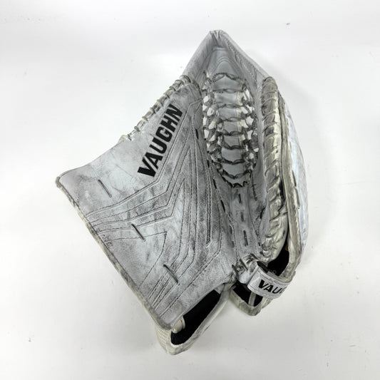 Used Regular White Vaughn SLR3 Pro Carbon Glove | 590 Break | U225