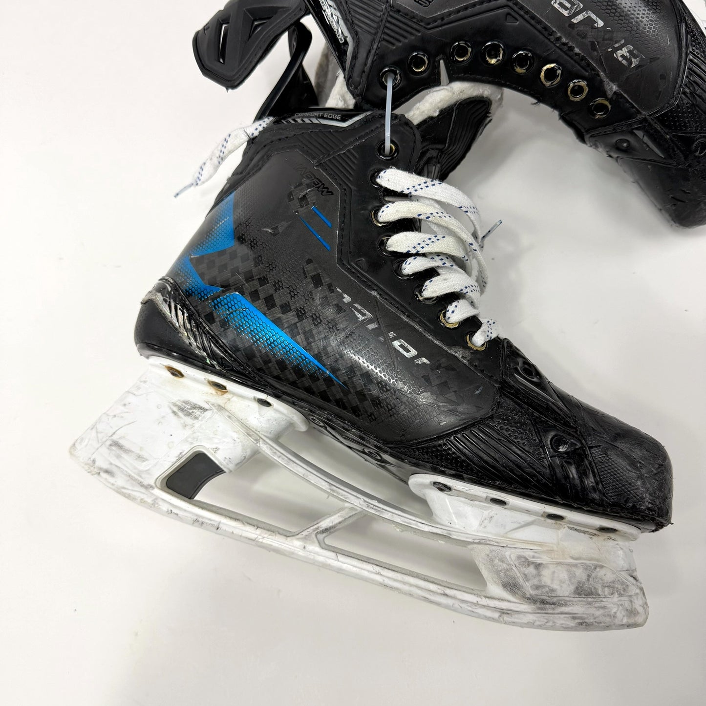 Used Blue Bauer Supreme Shadow Skates | 8.5 Fit 1 | J123