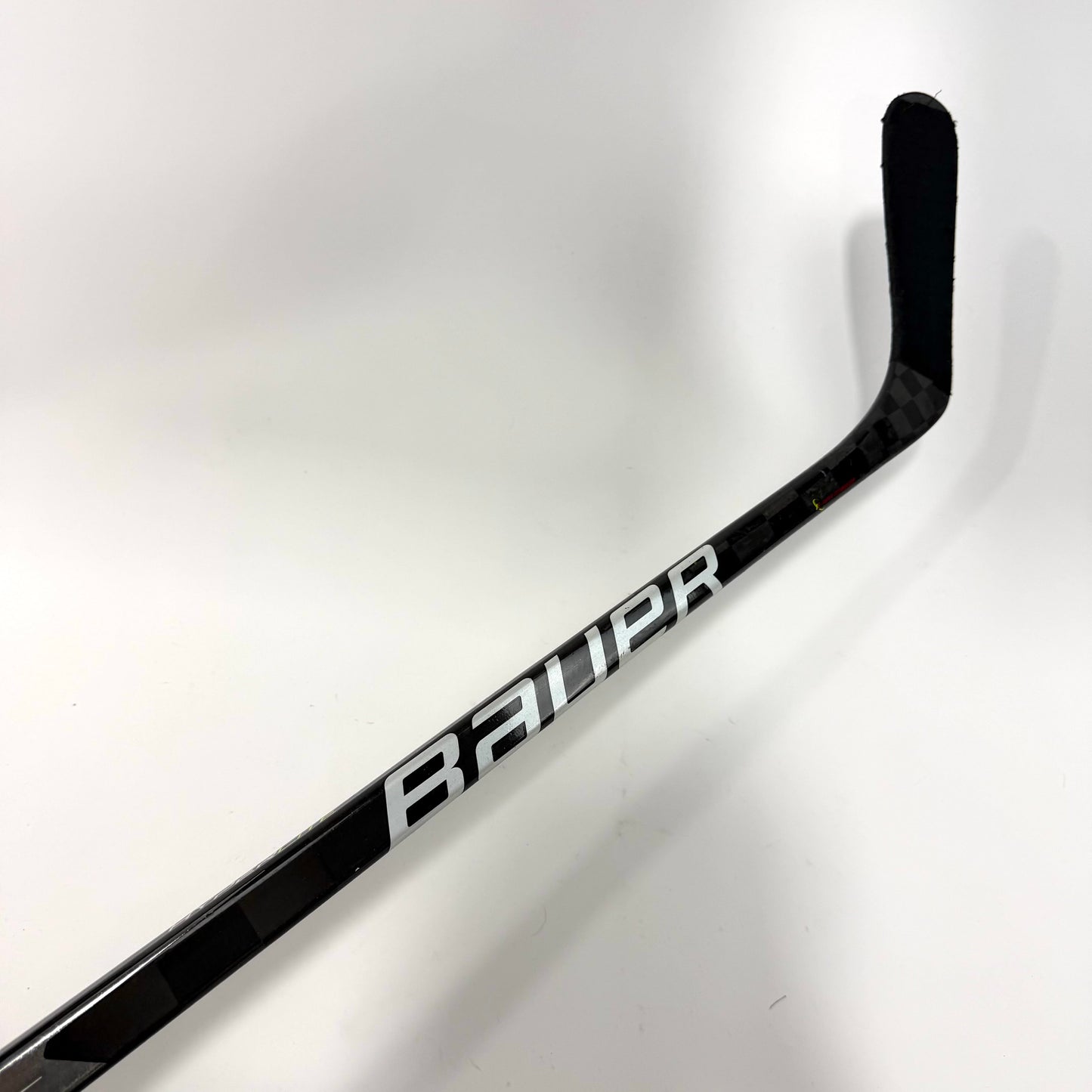 Used Left Red Bauer Vapor Hyperlite | 77 Flex P92 Curve Grip | AB937