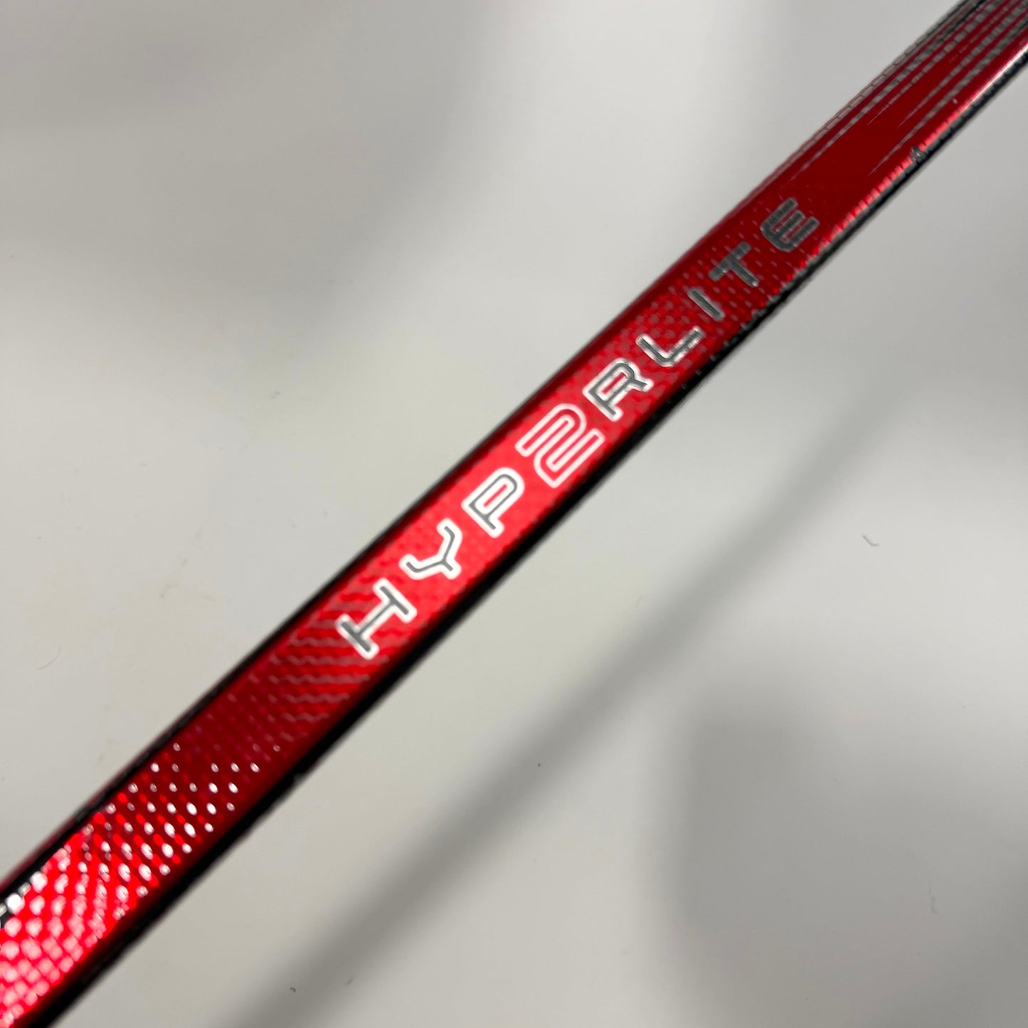 Used Right Red Bauer Vapor Hyperlite 2 | 77 Flex P92 Curve Grip | AB943