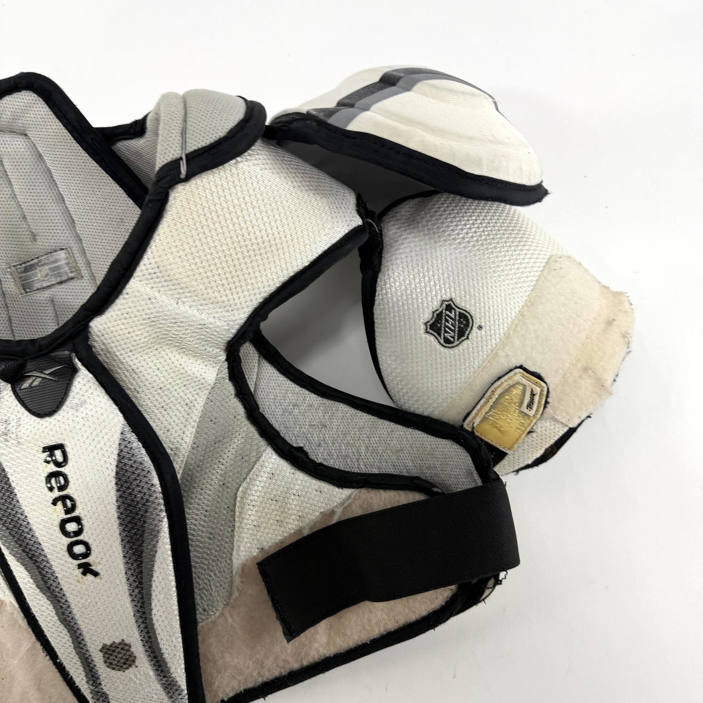Used Reebok 5K Pro Shoulder Pads | Medium/Large | U221