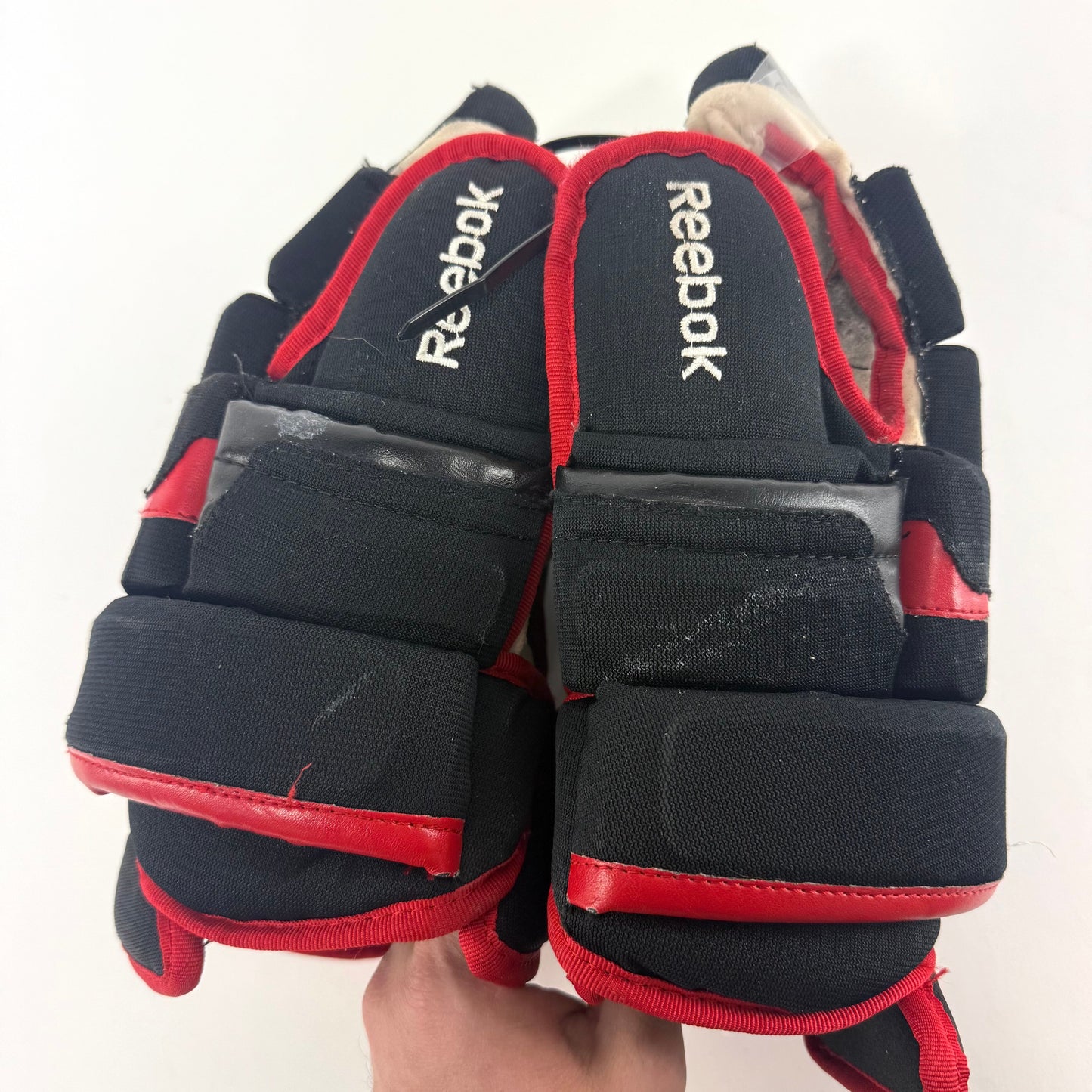 Used Chicago Blackhawks Reebok 13.5" Gloves | L371