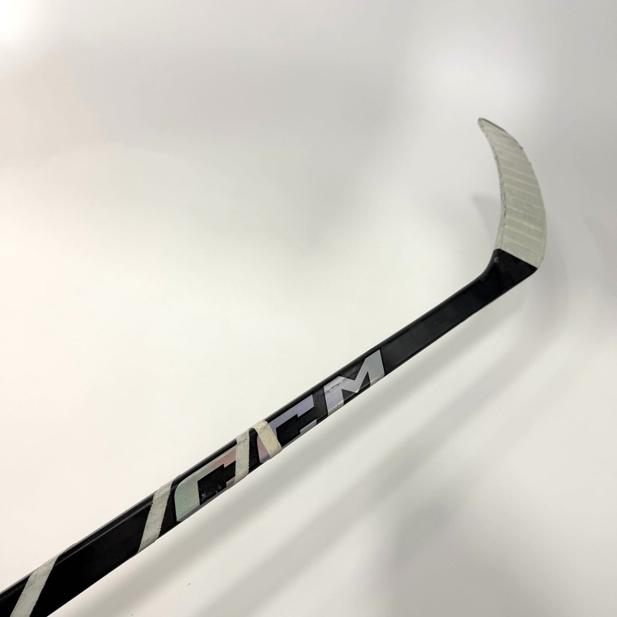 Used Right Black CCM Jetspeed FT8 Pro | 85 Flex P40 Square Toe Curve Grip | AB440