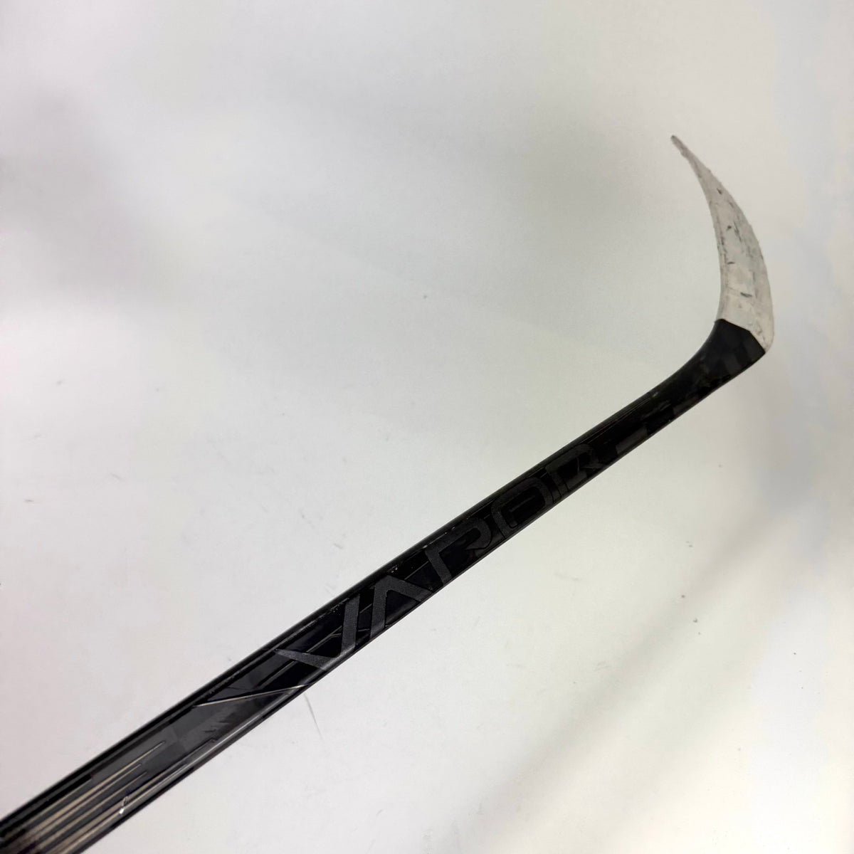 Repaired Right Black Bauer Vapor Hyperlite 2 | 87 Flex Custom Curve Grip | R28 - Top Flight Hockey