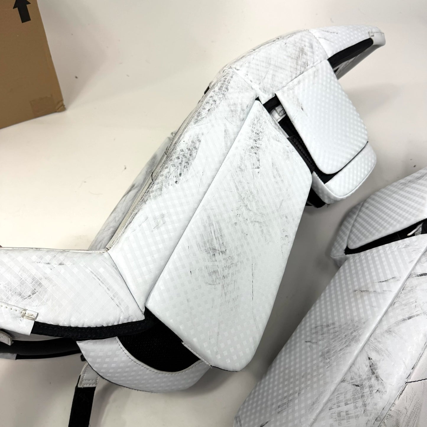 Used White and Black Vaughn V9 Goalie Leg Pads | 33 +2" | AB529