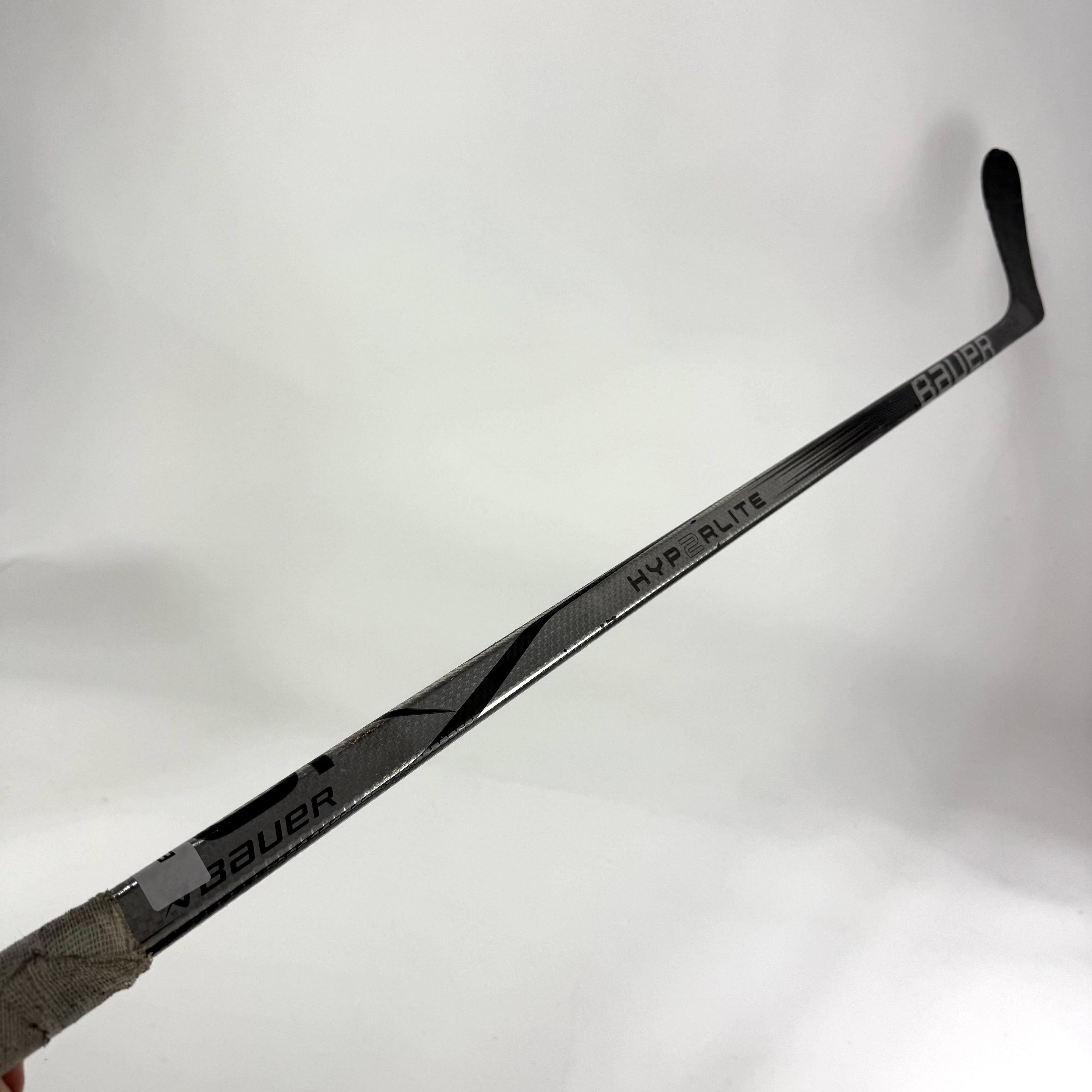 Used Left Silver Bauer Vapor Hyperlite 2 | 70 Flex P28 Curve Grip | E752 - Top Flight Hockey