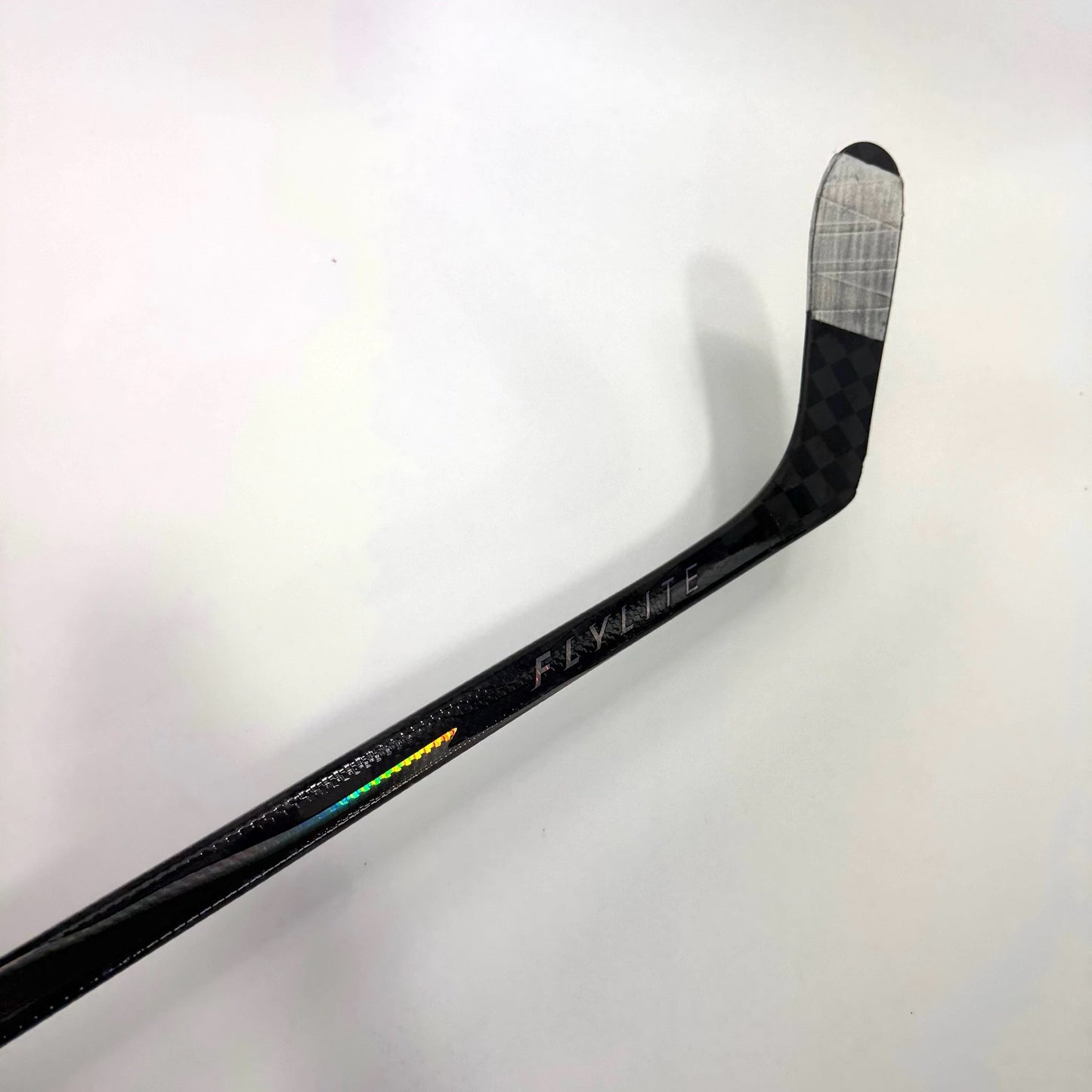 Used Left Red Bauer Vapor Flylite | 70 Flex P28 Curve Grip | BH498 - Top Flight Hockey