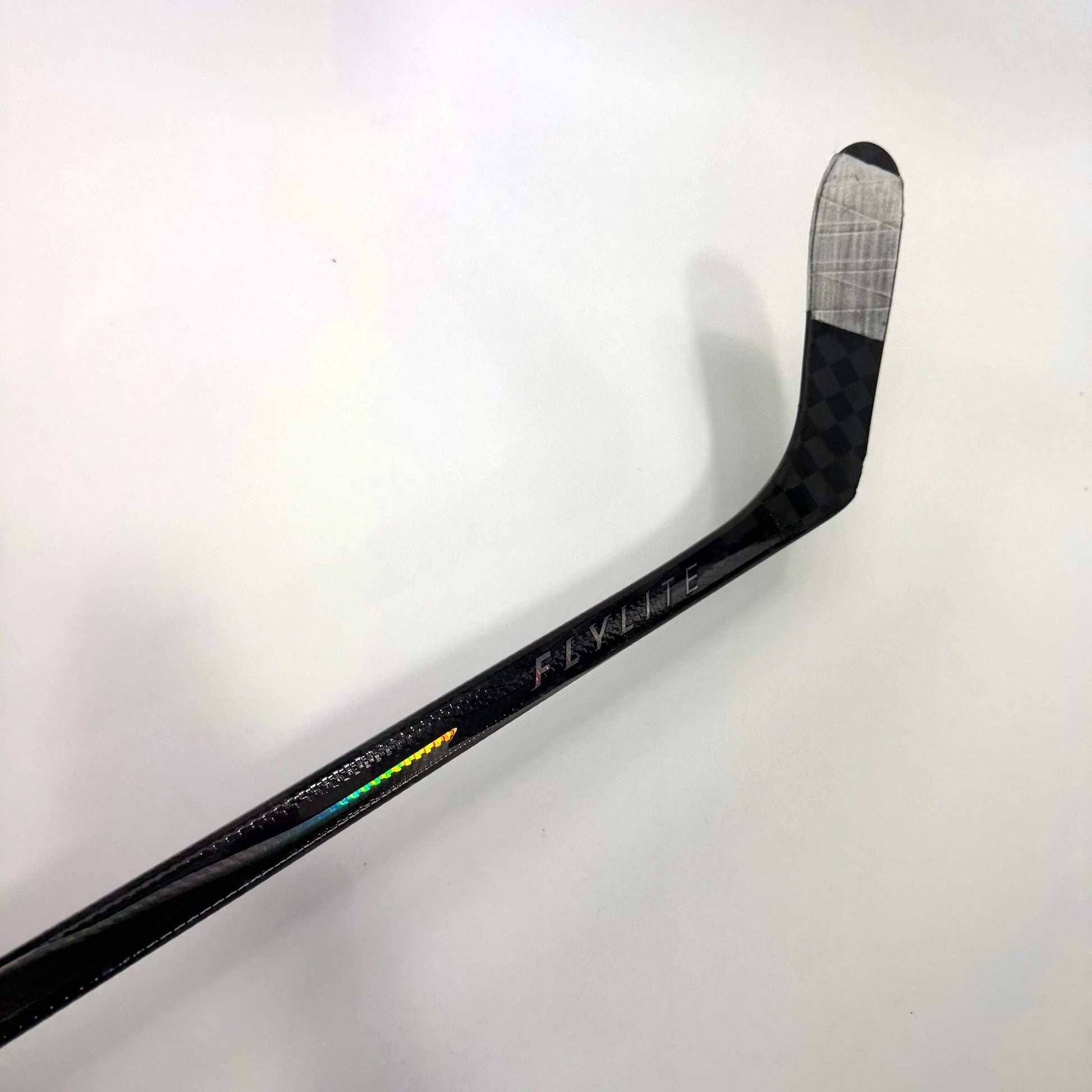 Used Left Red Bauer Vapor Flylite | 70 Flex P28 Curve Grip | BH498 - Top Flight Hockey