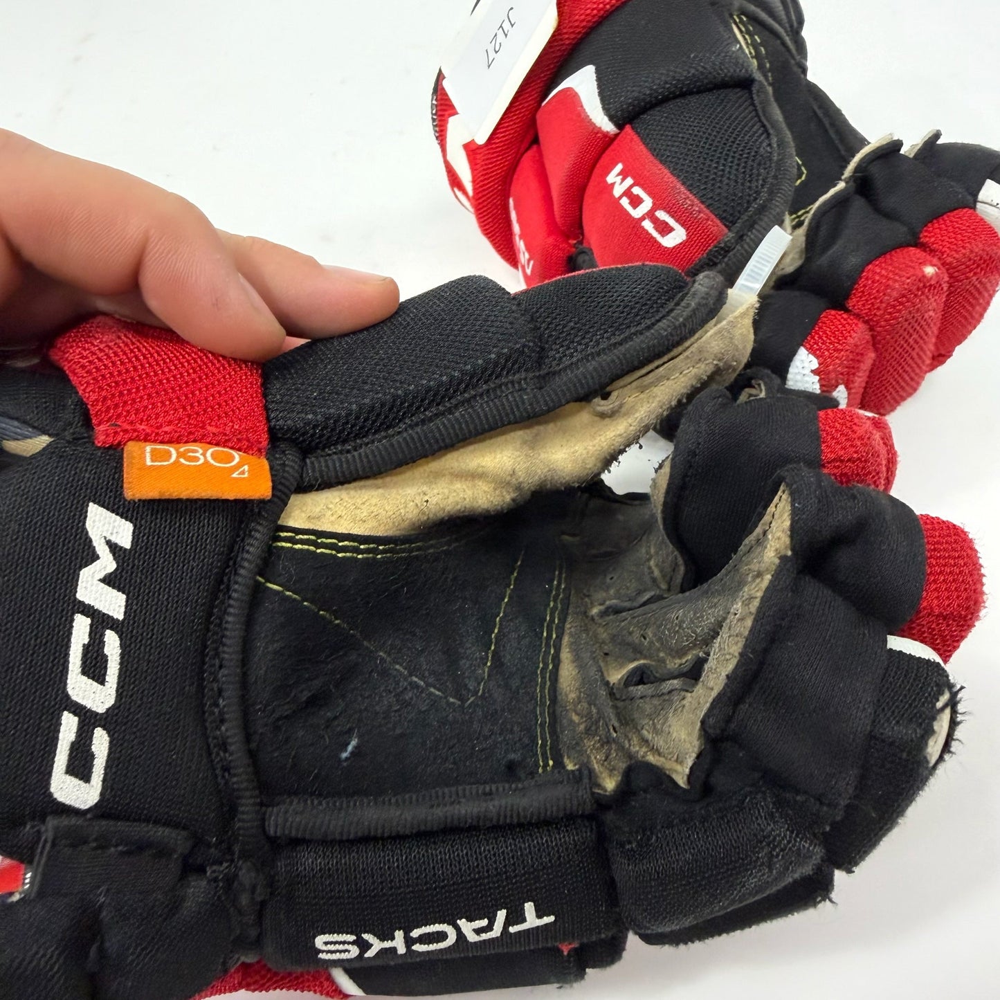 Used Black/Red CCM Tacks AS580 Gloves | 10" | J127