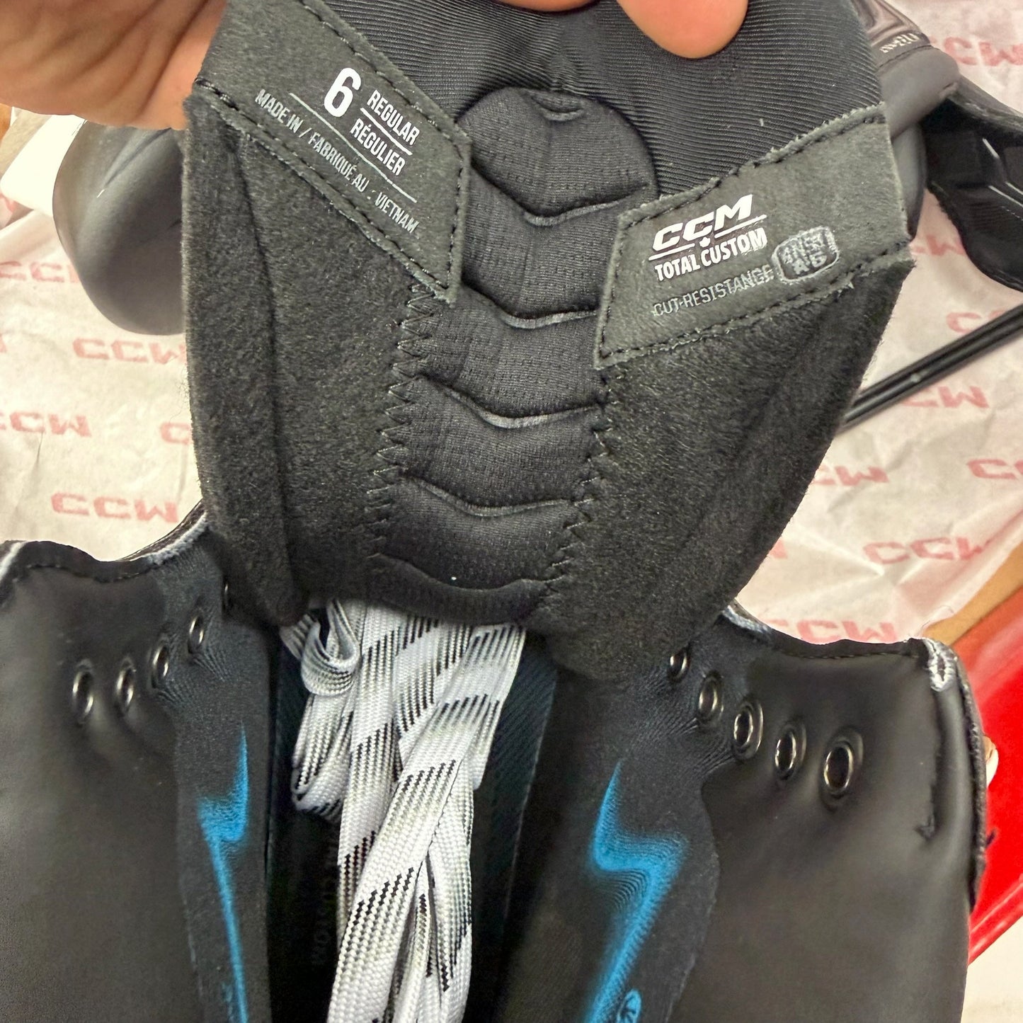Brand New Total Custom CCM Jetspeed FT8 Pro Skates - Size 6 - Regular