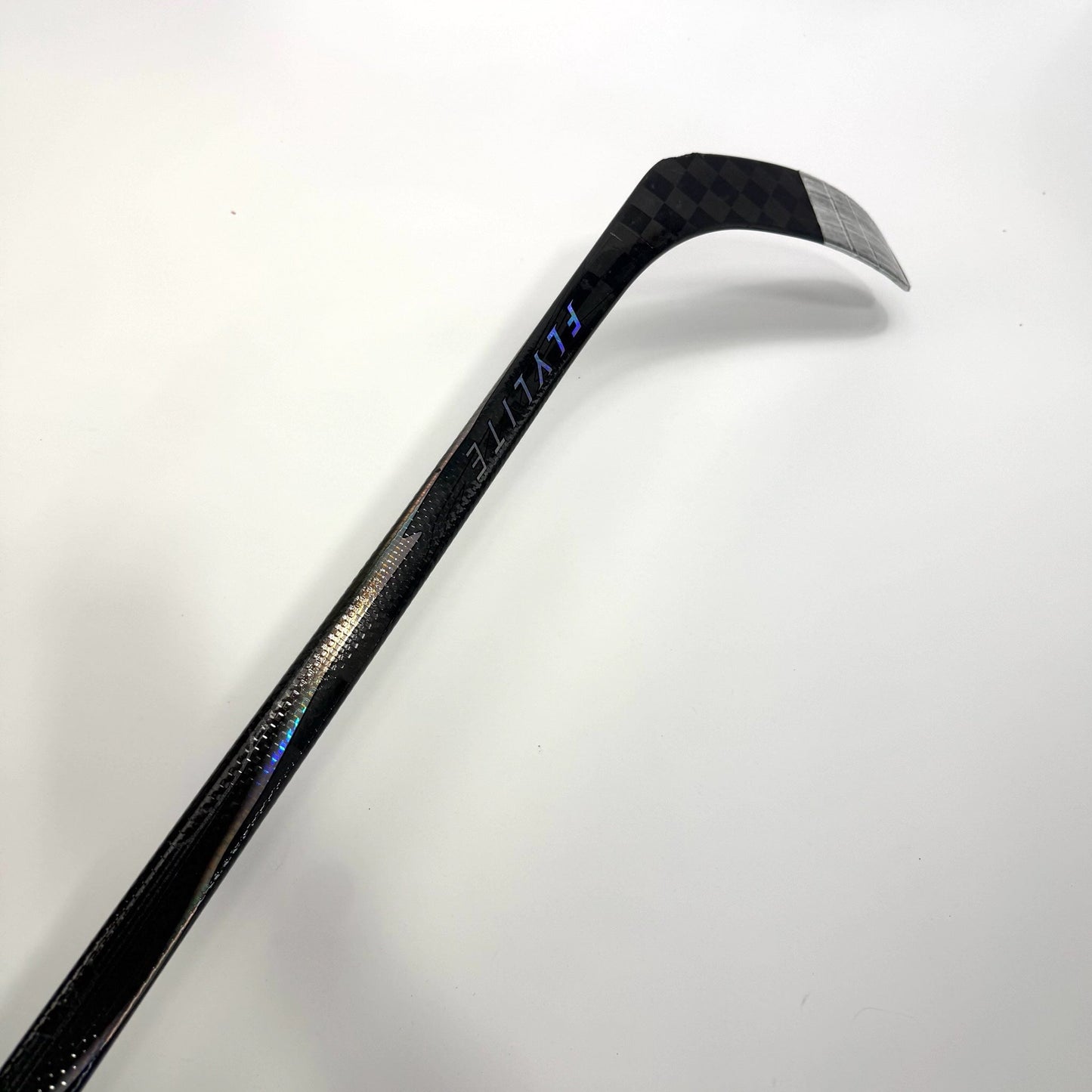 Used Left Red Bauer Vapor Flylite | 70 Flex P28 Curve Grip | BH498 - Top Flight Hockey
