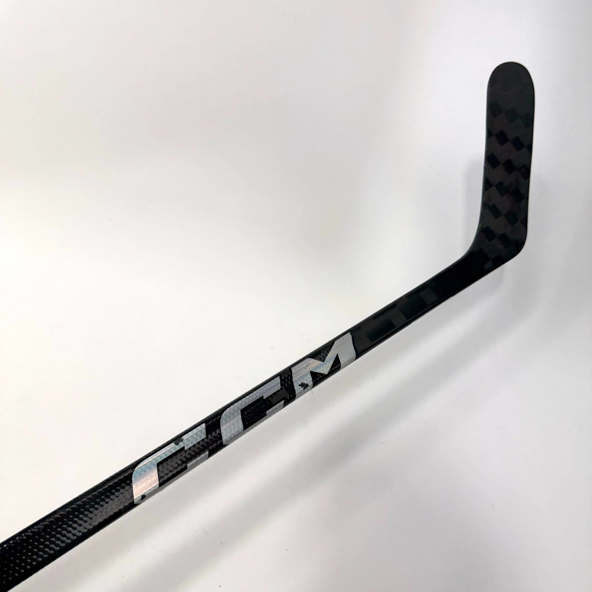 Used Left Black CCM Jetspeed FT8 Pro | 75 Flex P28M Curve Grip | AB982 - Top Flight Hockey