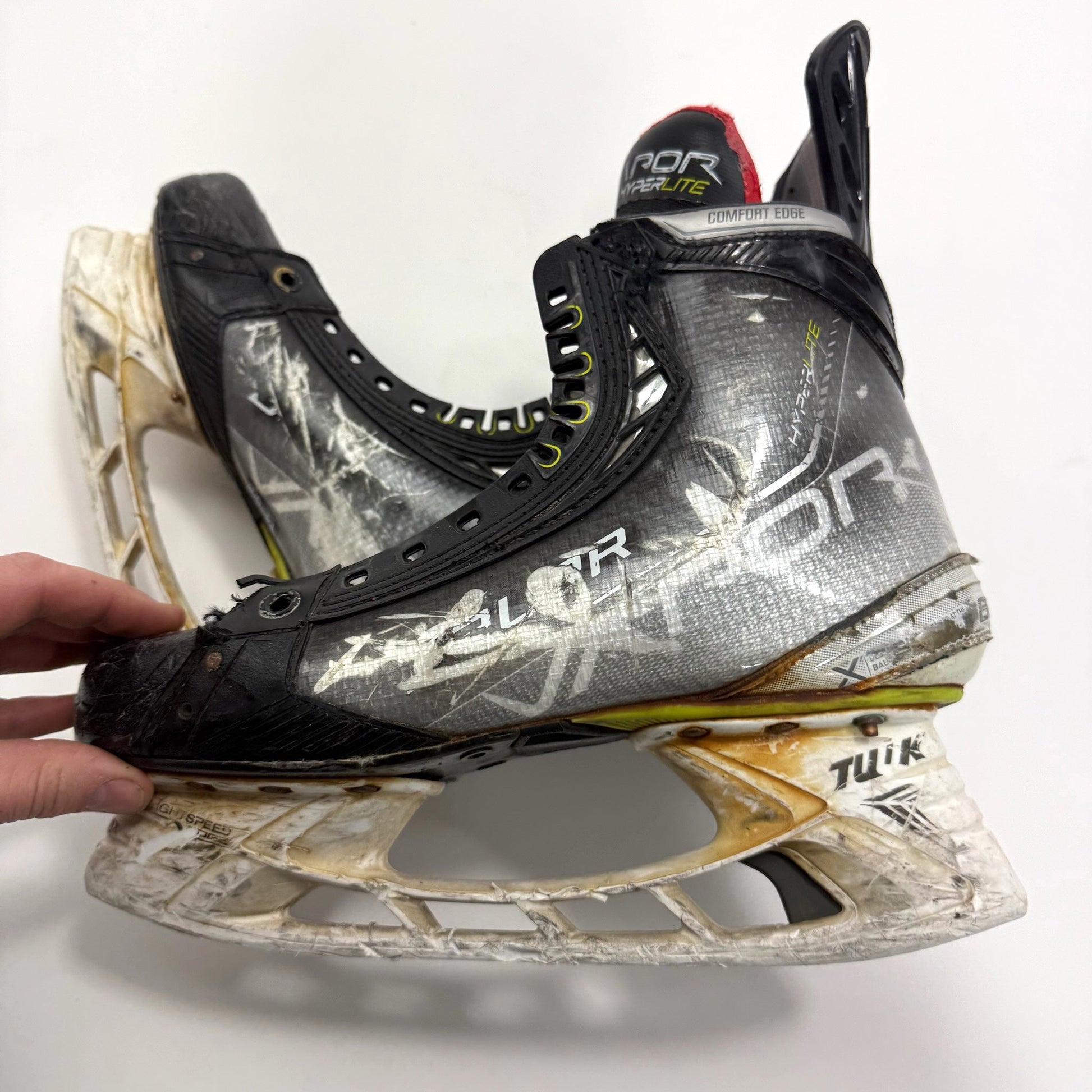 Used Bauer Vapor Hyperlite Skates | 8.5 Fit 1 | A16 - Top Flight Hockey
