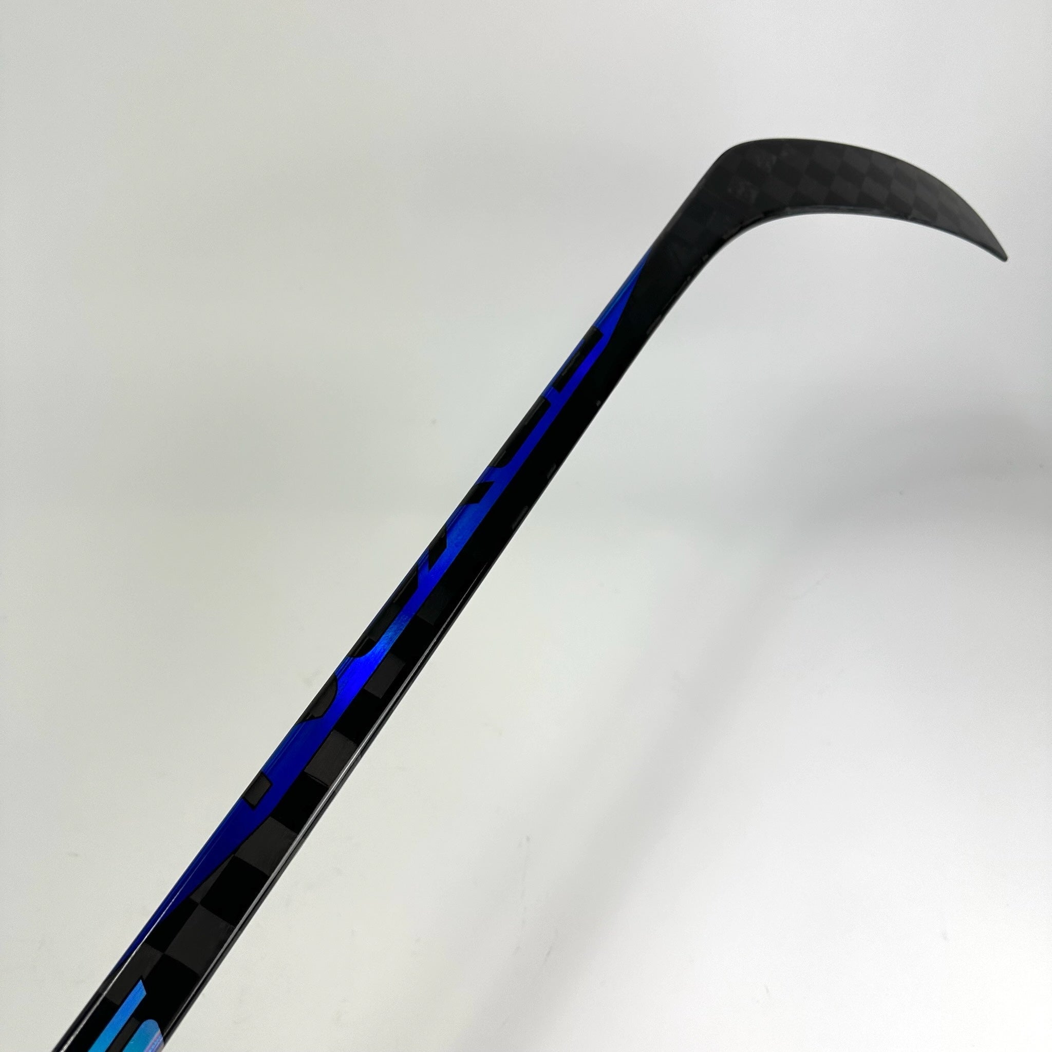 New Left Blue Bauer Nexus Sync | 82 Flex Montour Pro Curve Grip | Schenn | K476