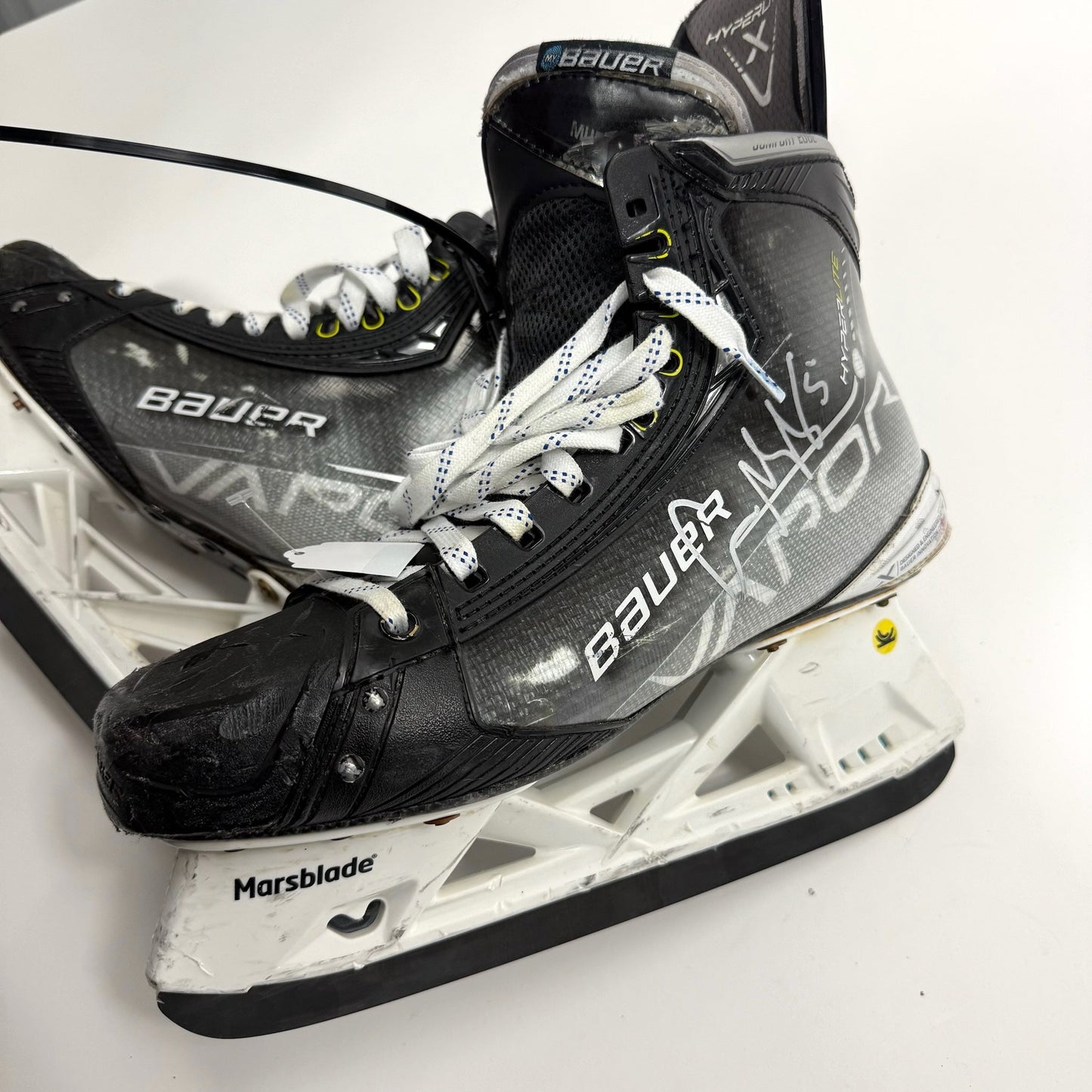 Used Bauer Vapor Hyperlite Skates | Size 11 D | Chicago Blackhawks #5 Connor Murphy | BH301