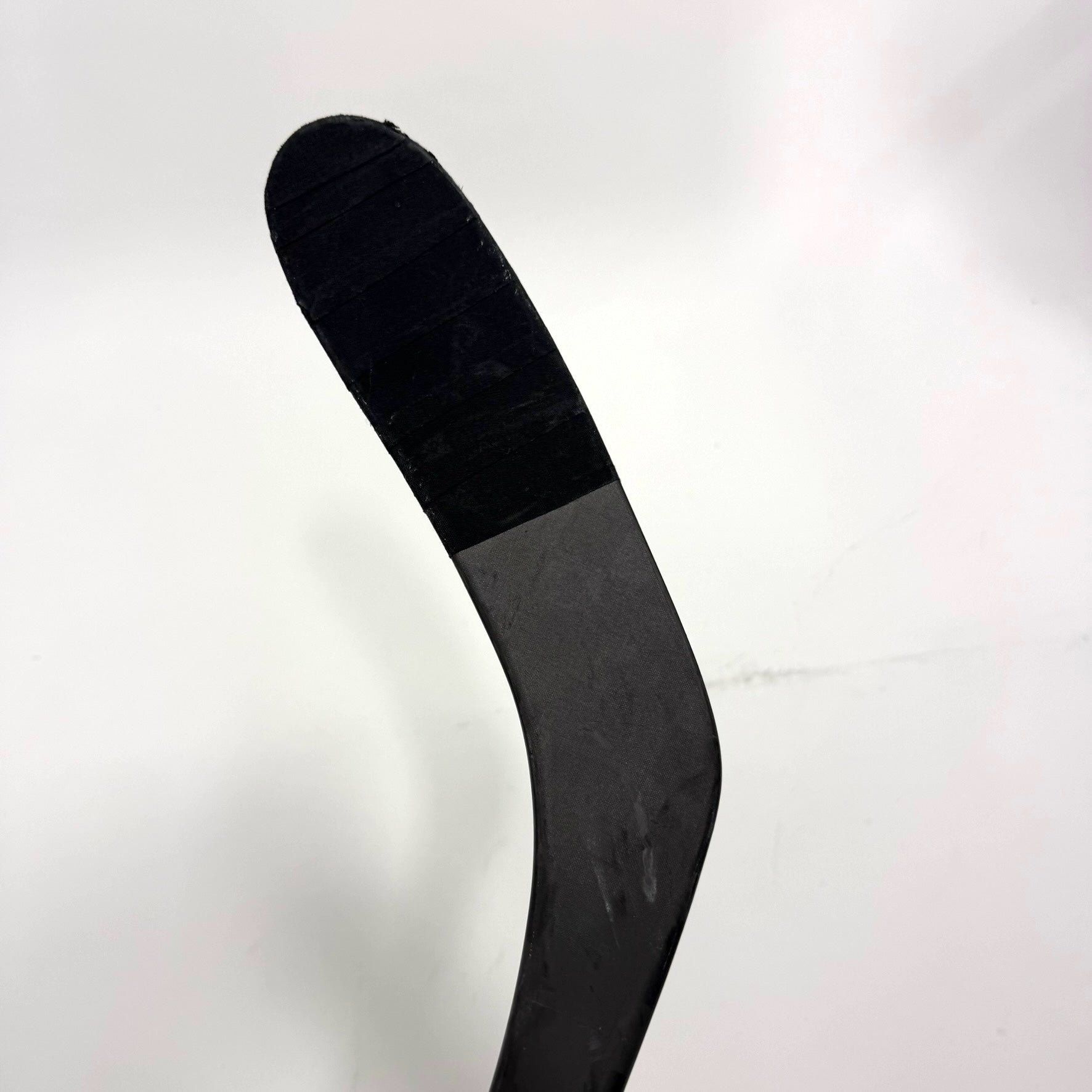 Used Left Red Bauer Vapor Hyperlite 2 | 87 Flex P28 Curve Grip | Ilya Mikheyev | BH193 - Top Flight Hockey
