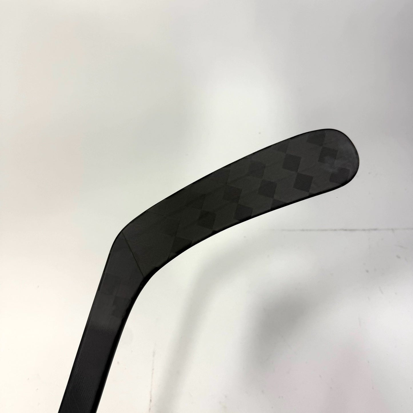 New Right CCM Tacks XF Ghost | 85 Flex P19 Curve Grip | J240 - Top Flight Hockey