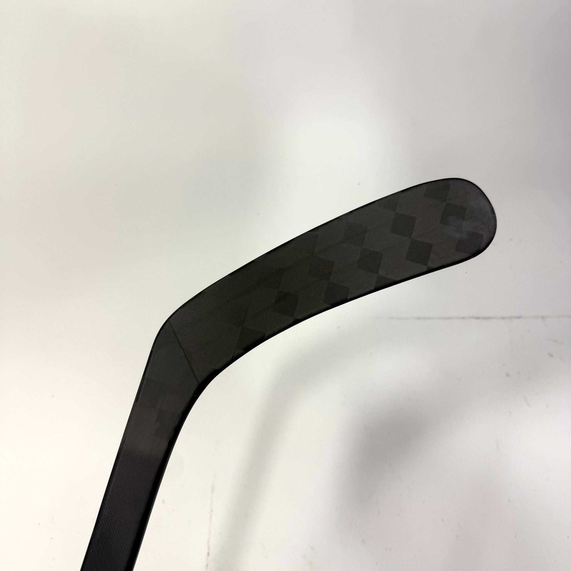 New Right CCM Tacks XF Ghost | 85 Flex P19 Curve Grip | J240 - Top Flight Hockey