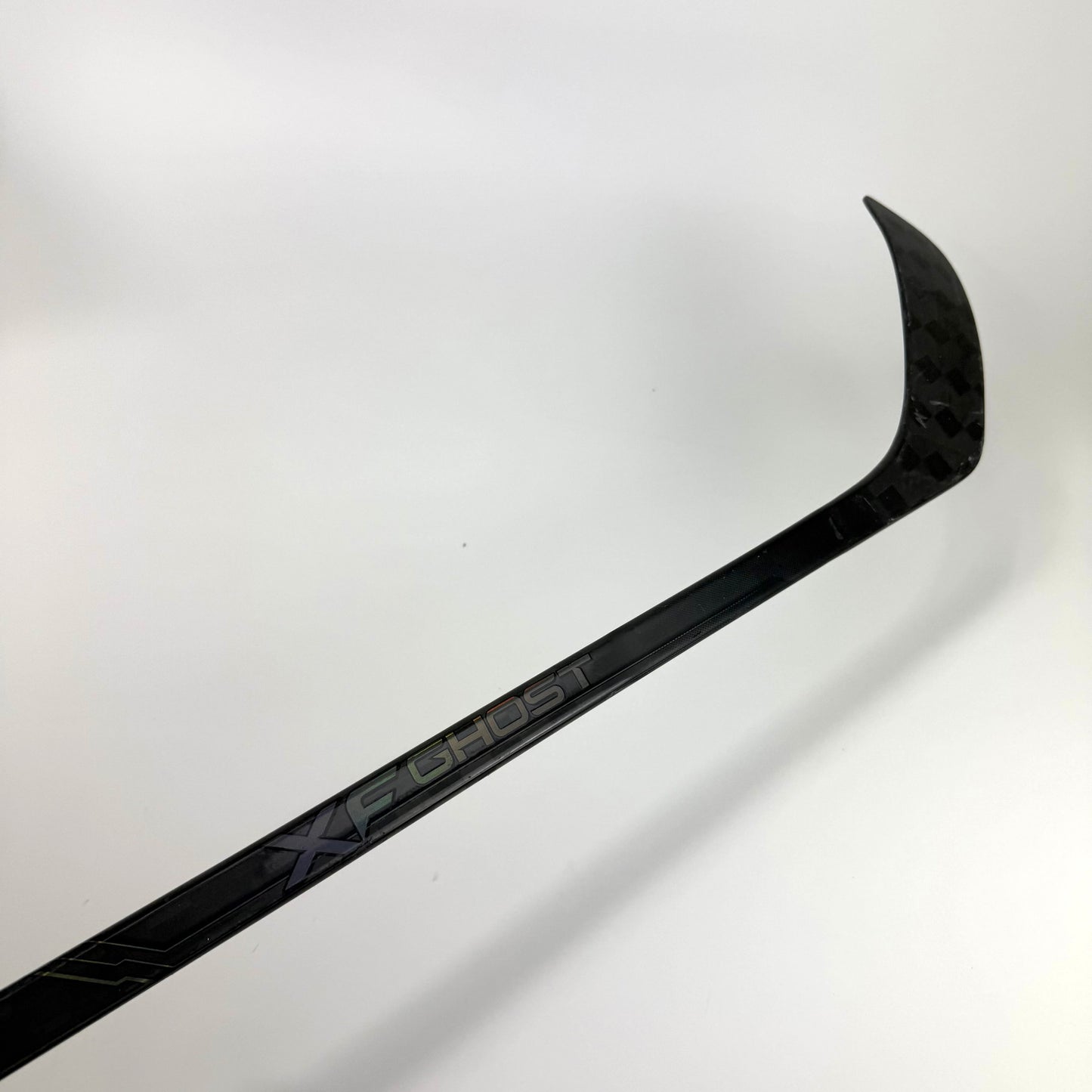 Used Right CCM XF Ghost | 95 Flex P28M Curve Grip | A205