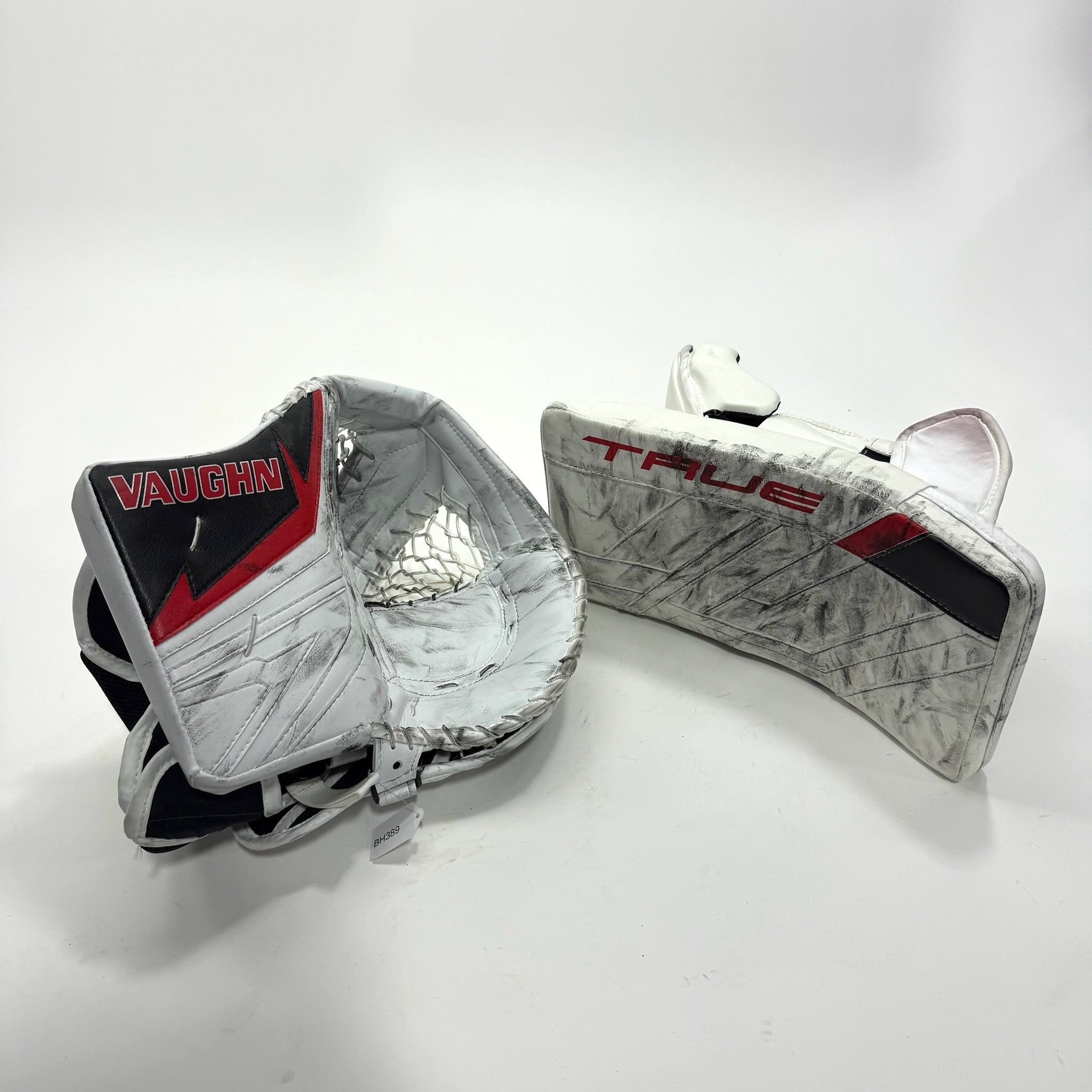 Used Chicago Blackhawks Vaughn and True Regular Glove and Blocker | Arvid Soderblom | BH389 - Top Flight Hockey