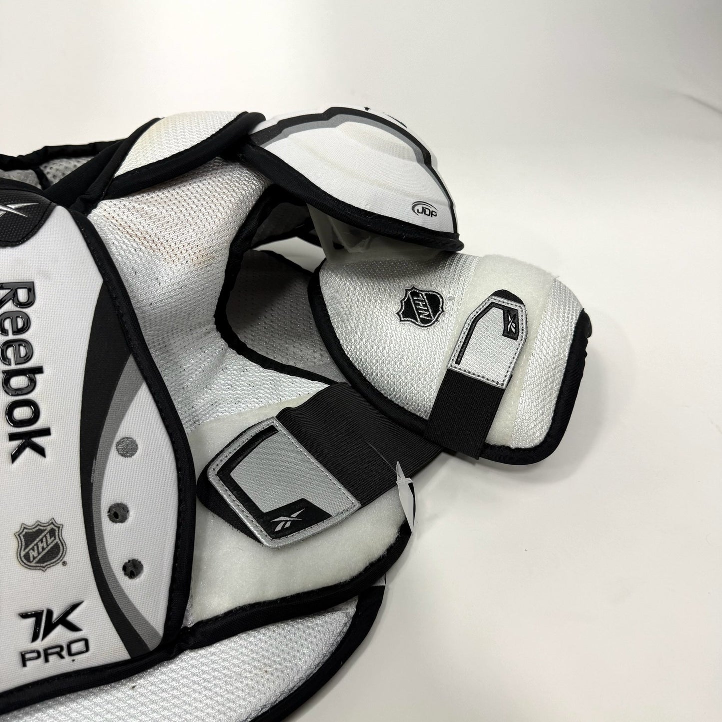 Like New Reebok 7k Pro Shoulder Pads | Senior M/L | AB874