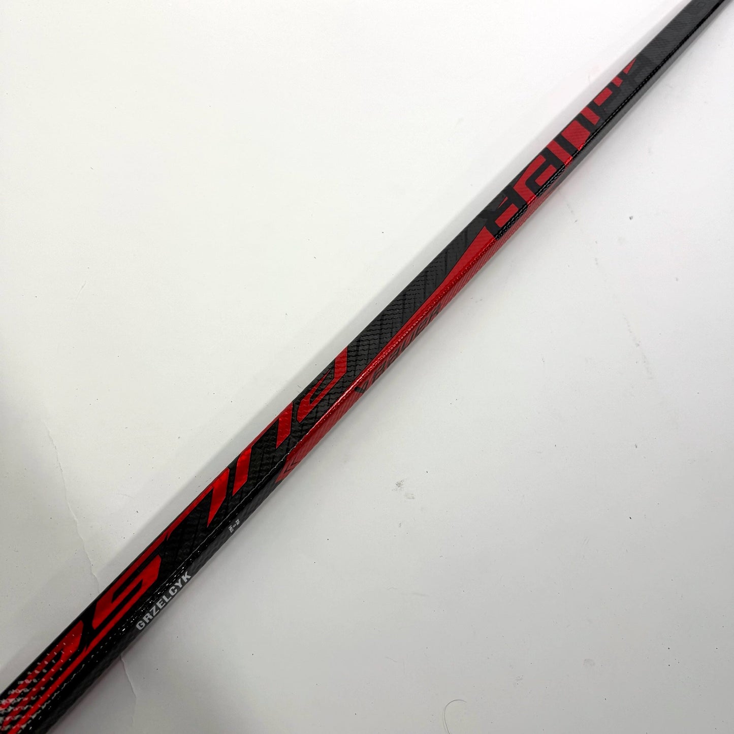 Used Left Red Bauer Pulse | 87 Flex P28 Curve Grip | Matt Gryzelcyk | BH137