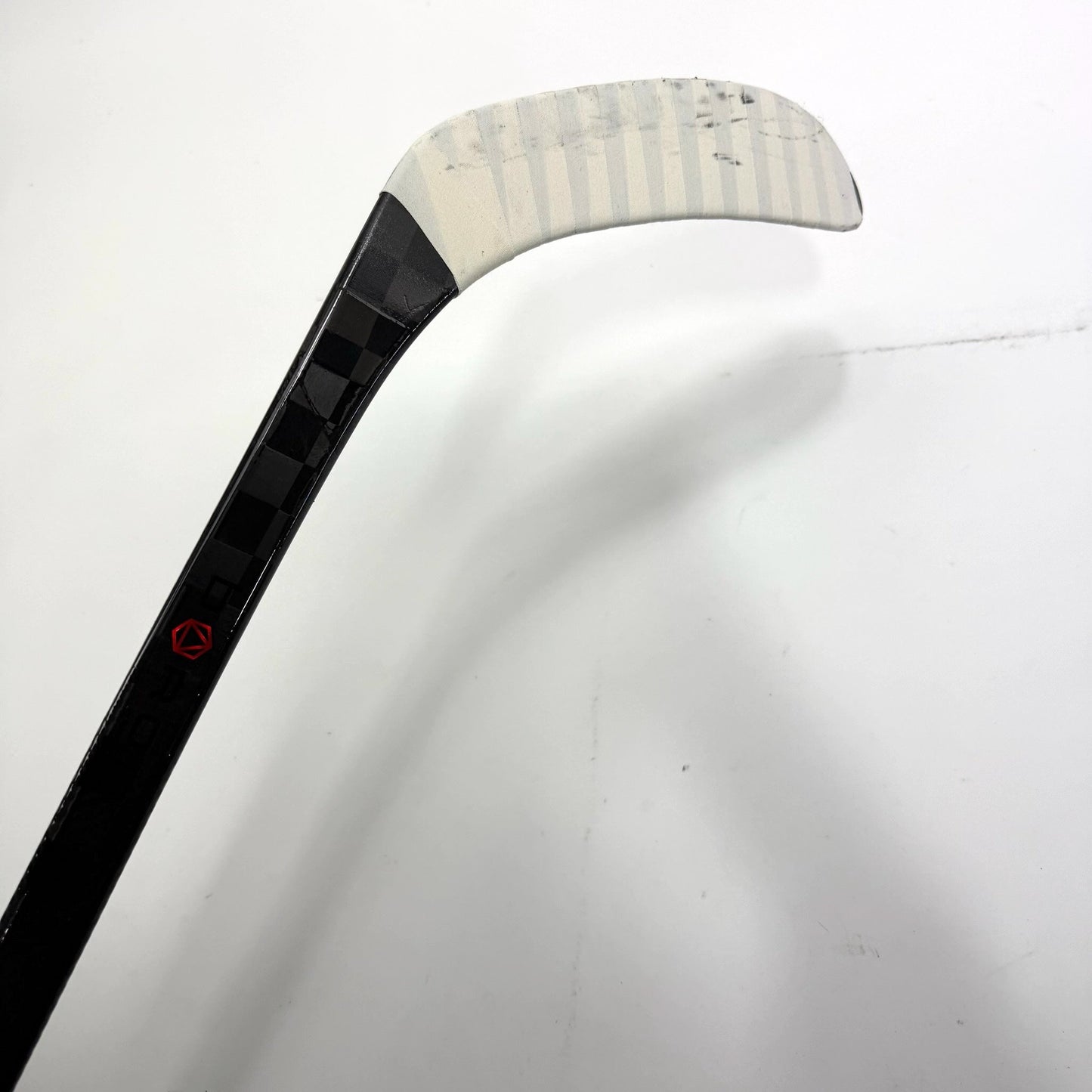 Used Left Red Bauer Pulse | 87 Flex P28 Curve Grip | Matt Gryzelcyk | BH137