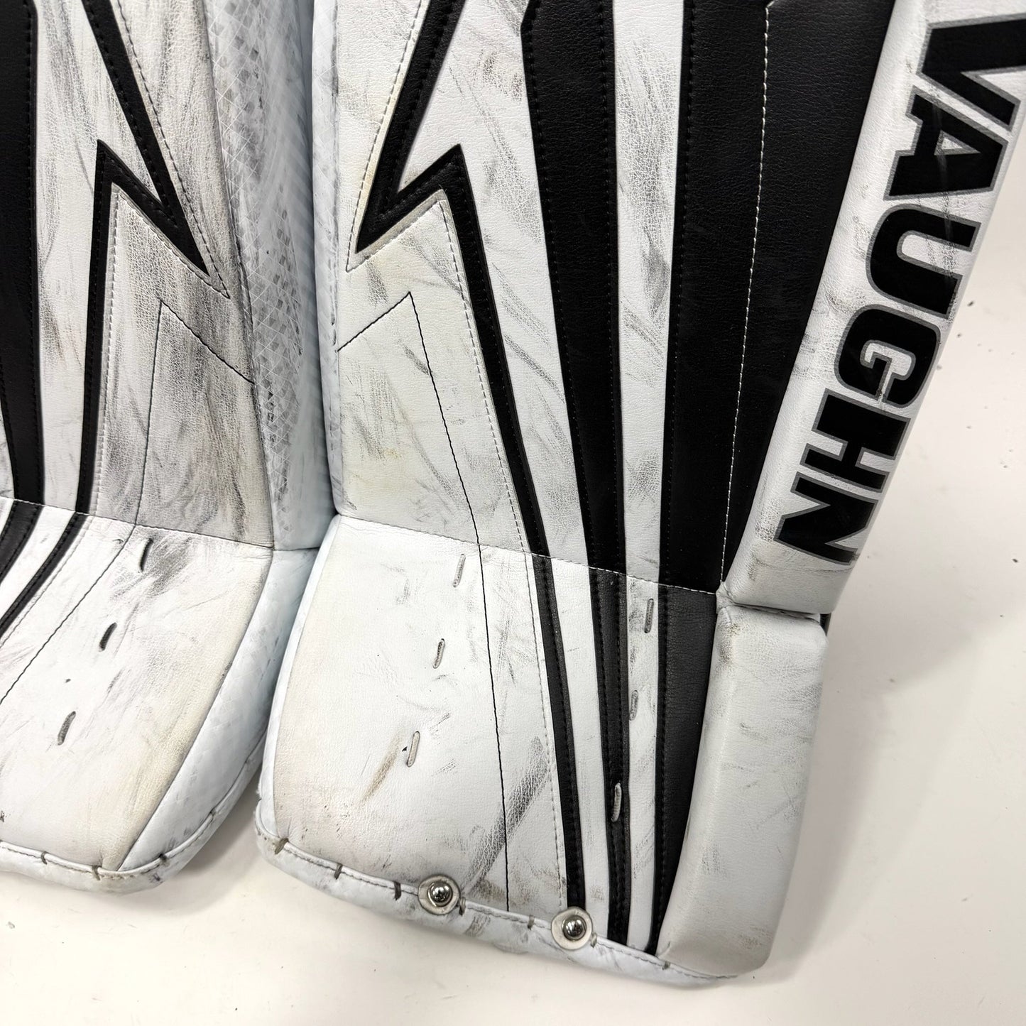 Used White and Black Vaughn V9 Goalie Leg Pads | 33 +2" | AB529