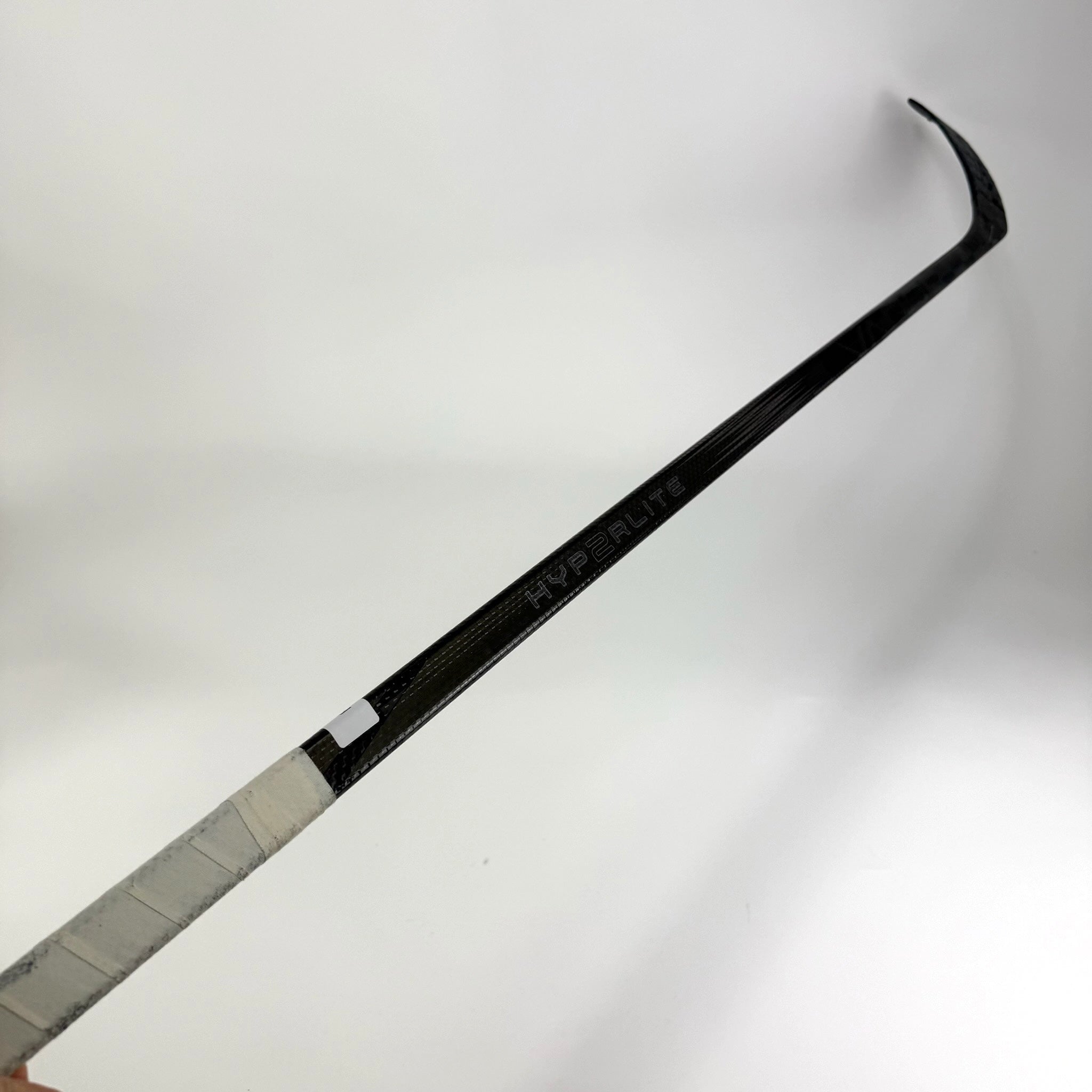 Used Right Black Bauer Vapor Hyperlite 2 | 87 Flex Mackinnon Pro Curve Grip | F303 - Top Flight Hockey