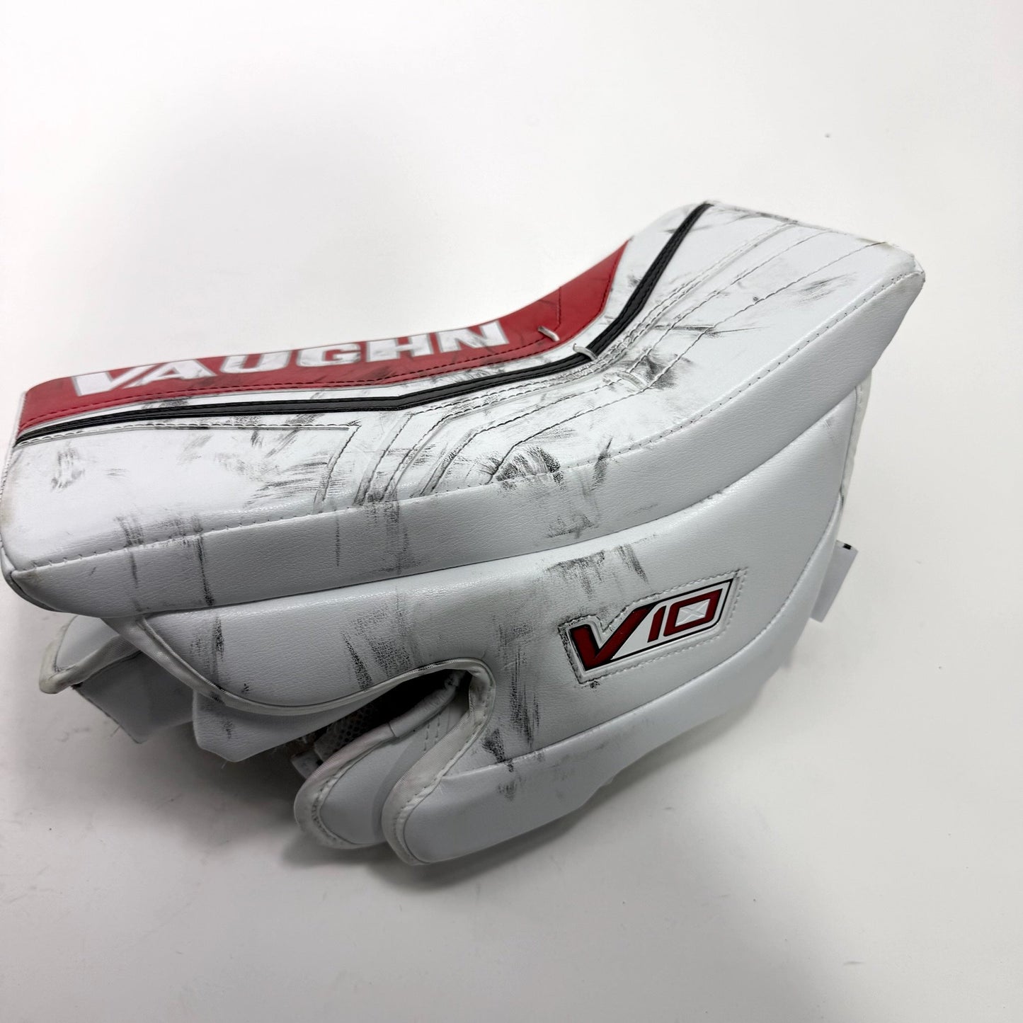 Used Chicago Blackhawks Regular Vaughn V10 Goalie Blocker | Petr Mrázek | BH396