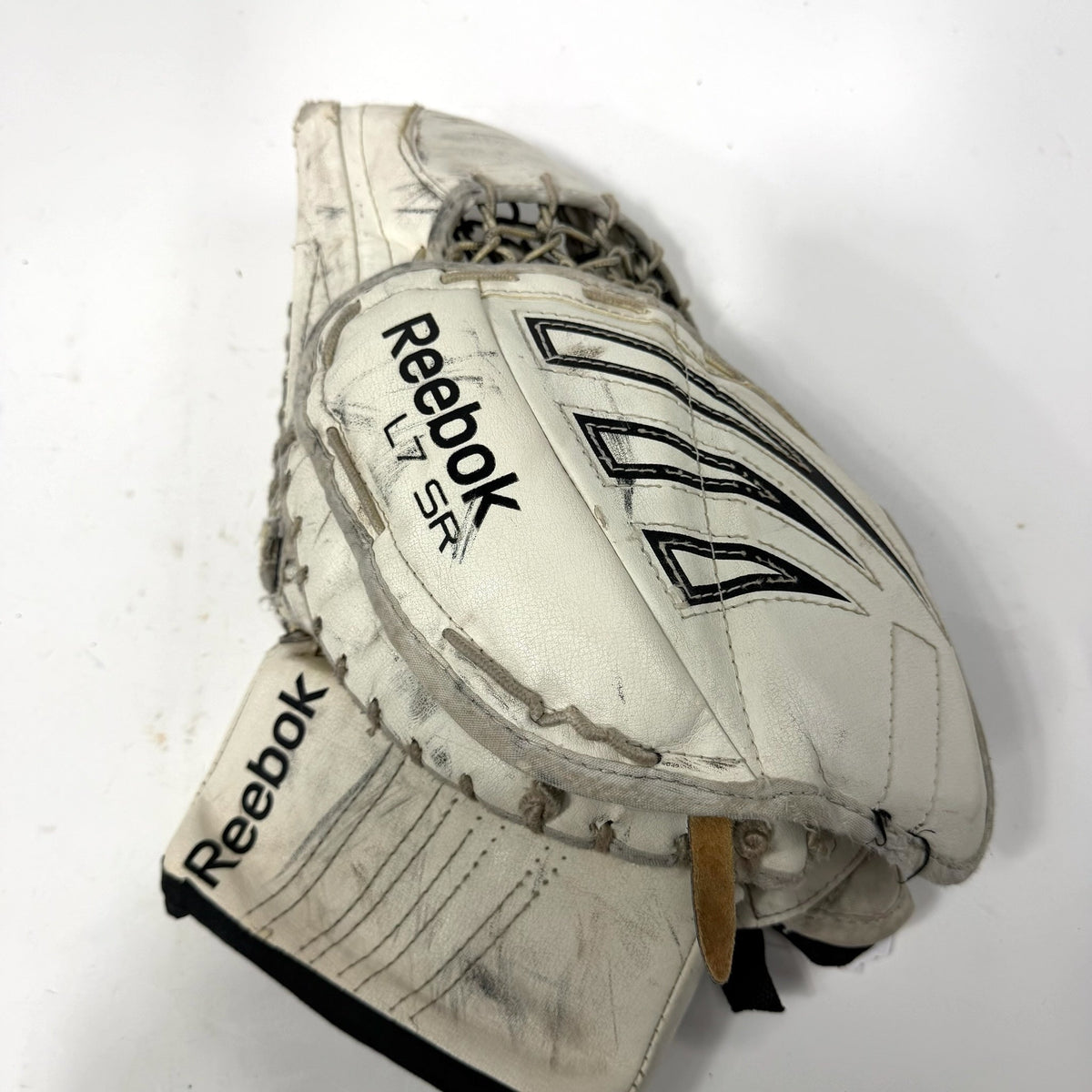 Used Regular White Reebok L7 Goalie Glove | Senior | AB533 - Top Flight Hockey