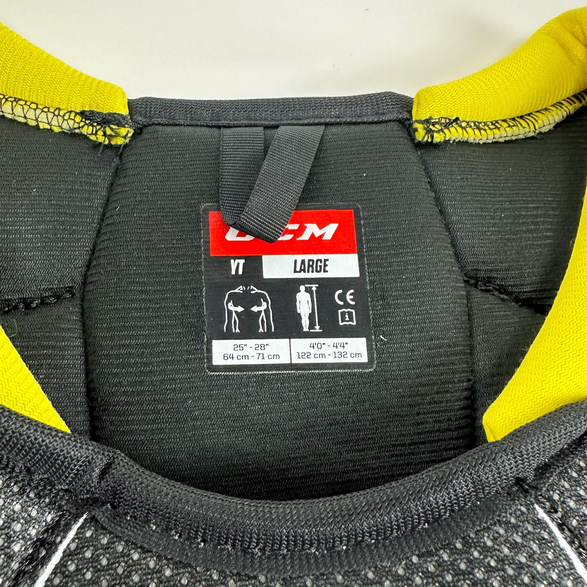 Brand New CCM 9550 Shoulder Pads - Youth Large