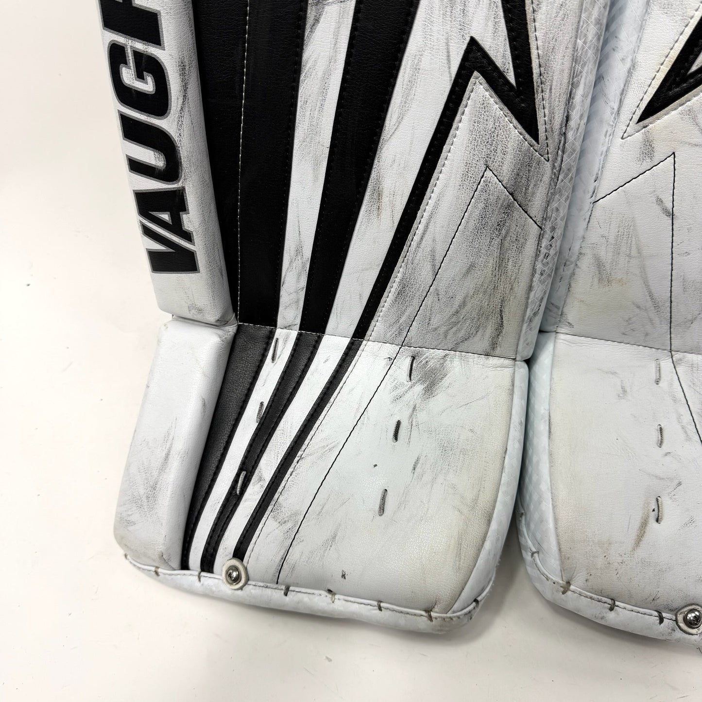 Used White and Black Vaughn V9 Goalie Leg Pads | 33 +2" | AB529