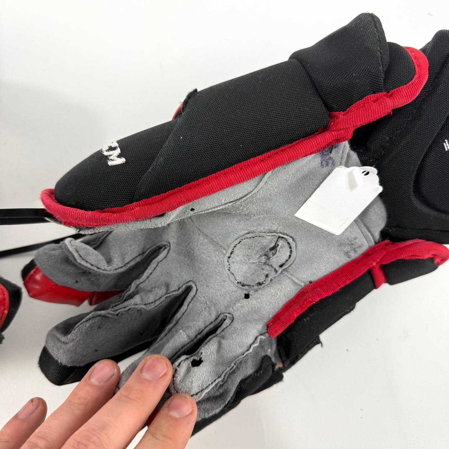 Used Blackhawks CCM HG12 Gloves 14" | L345