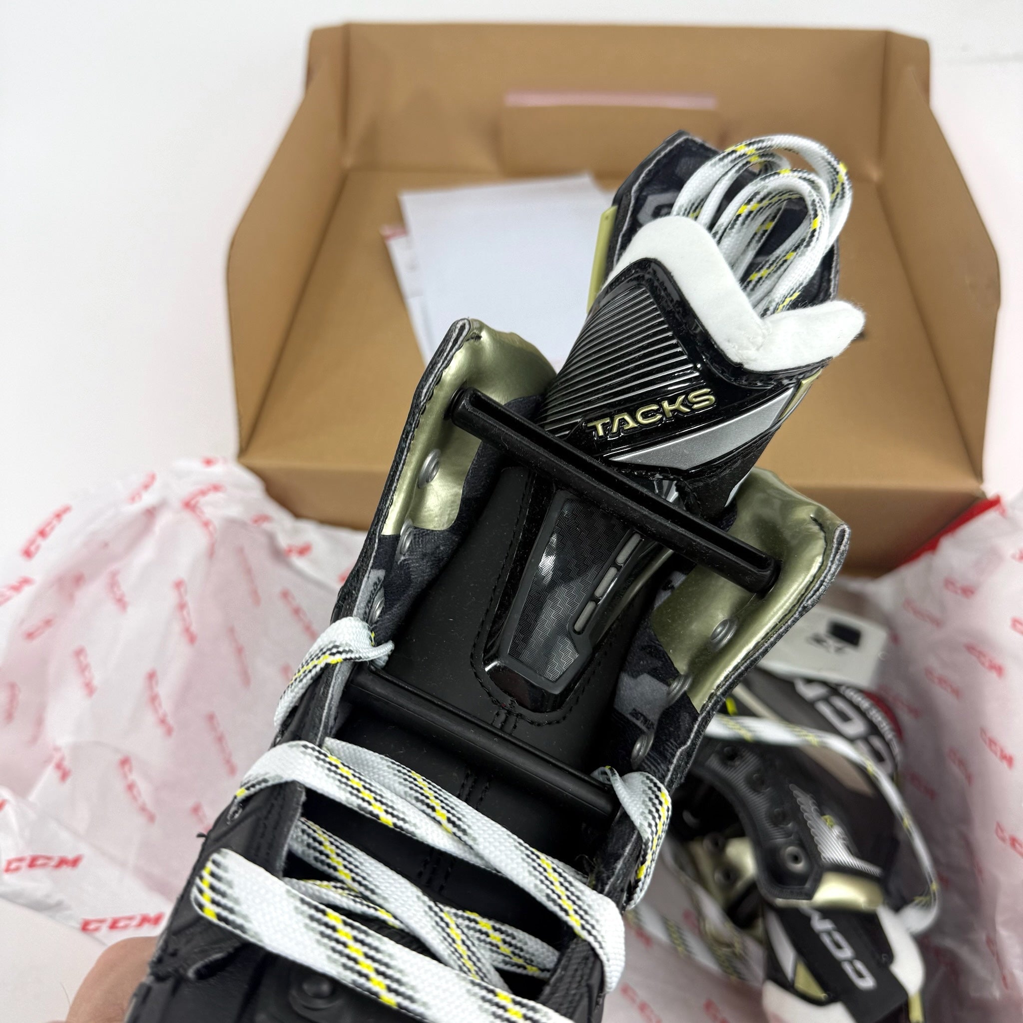 Brand New CCM Super Tacks AS-V Skates | Junior Size 1.5 Regular - #J727 - Top Flight Hockey