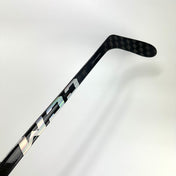 New Right CCM Ribcore Trigger 8 Pro | 100 Flex P28 Curve Grip | Bouchard L229