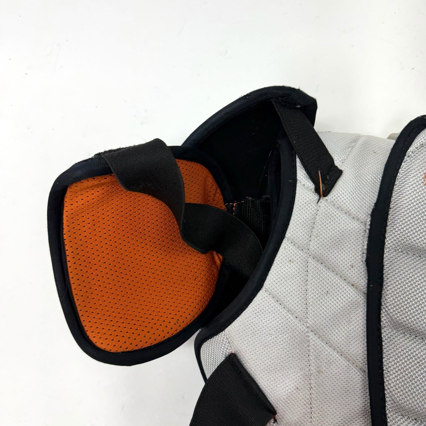 Used Easton Synergy Shoulder Pads | Junior Small?? | AB465