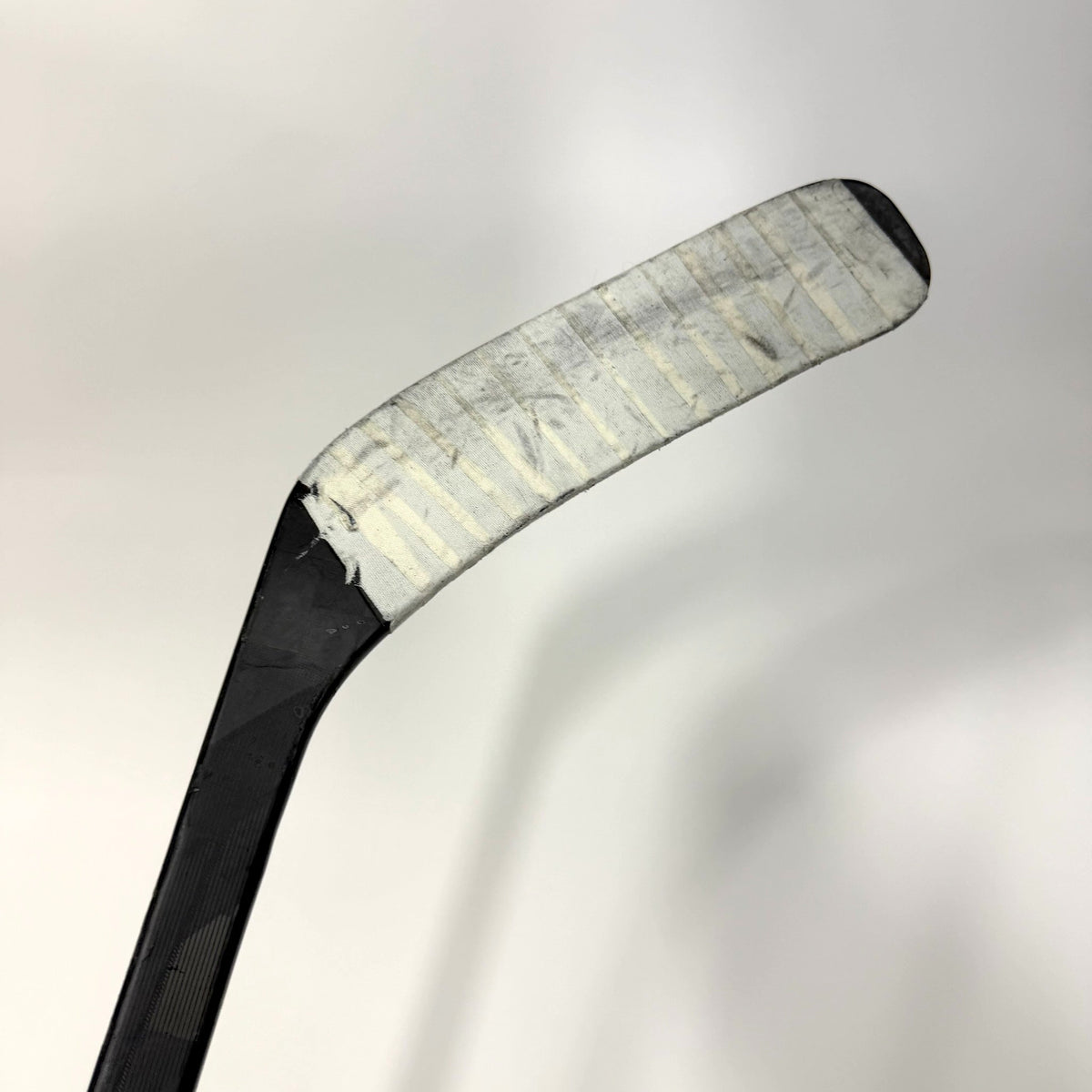 Used Right Black CCM Jetspeed FT7 Pro | 85 Flex P40 Square Toe Curve Grip | AB438