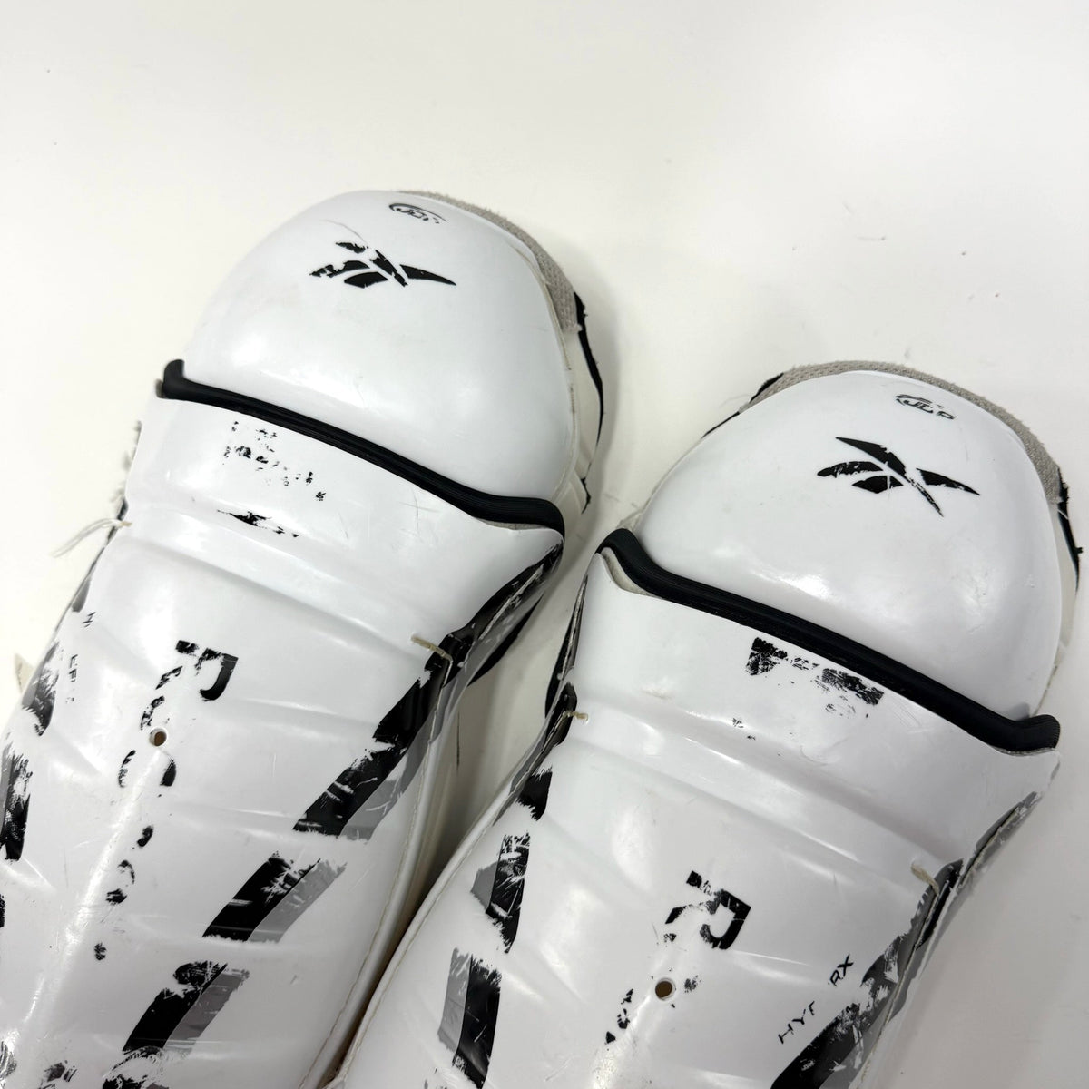 Used Reebok 19k Pro Shin Guards | 16" | AB654