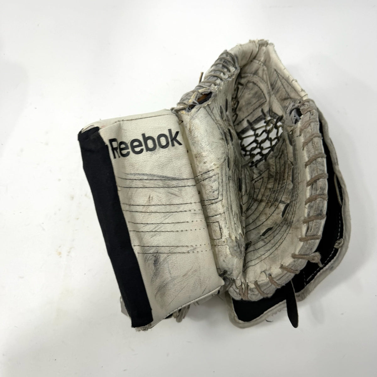 Used Regular White Reebok L7 Goalie Glove | Senior | AB533 - Top Flight Hockey