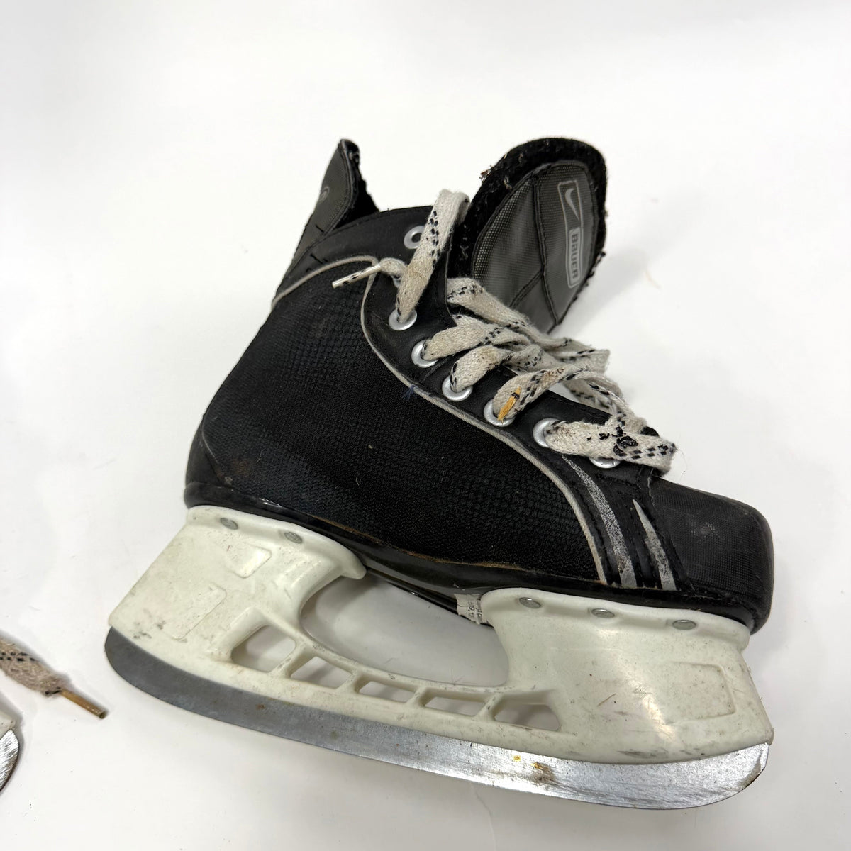 Used Nike Bauer One05 Skates | Size 2 Regular | AB214 - Top Flight Hockey