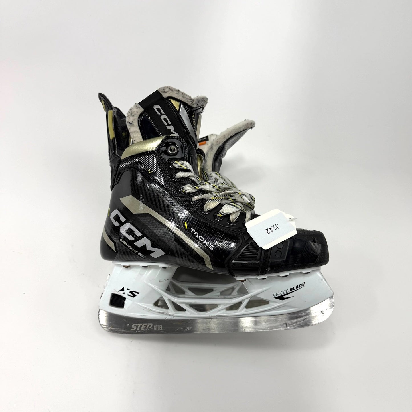 Used CCM Tacks ASV Skates | Size 6.5 R | J142