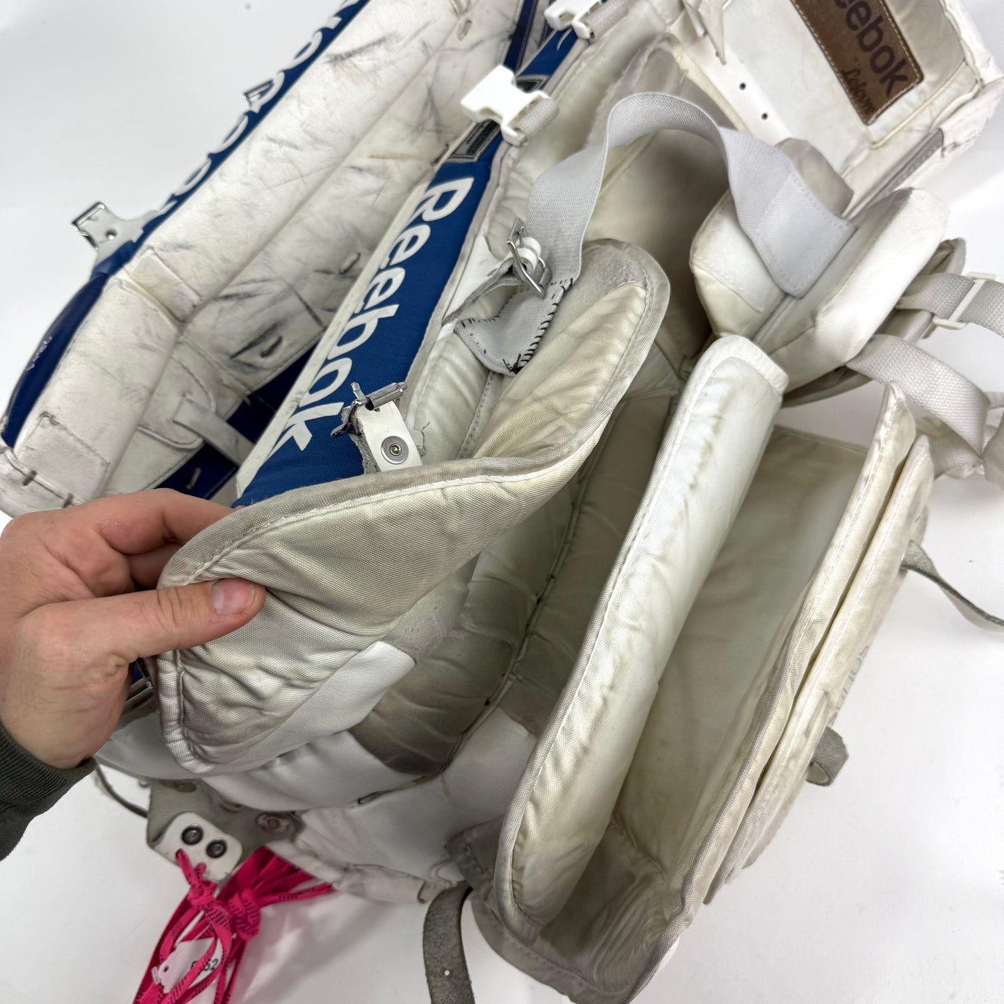 Used White and Blue Reebok 14K Junior Goalie Pads | 28+1" - Top Flight Hockey