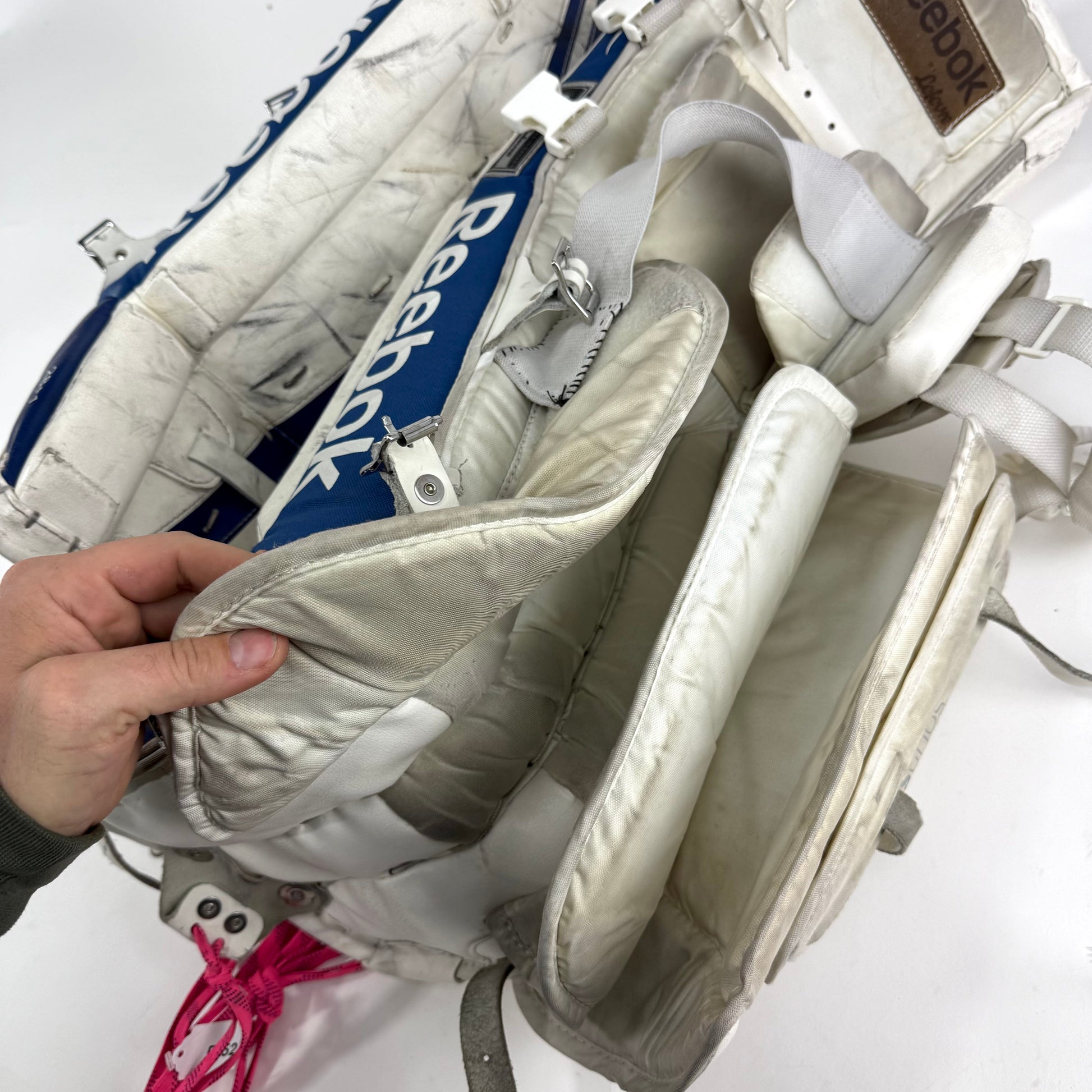 Used White and Blue Reebok 14K Junior Goalie Pads | 28+1" - Top Flight Hockey