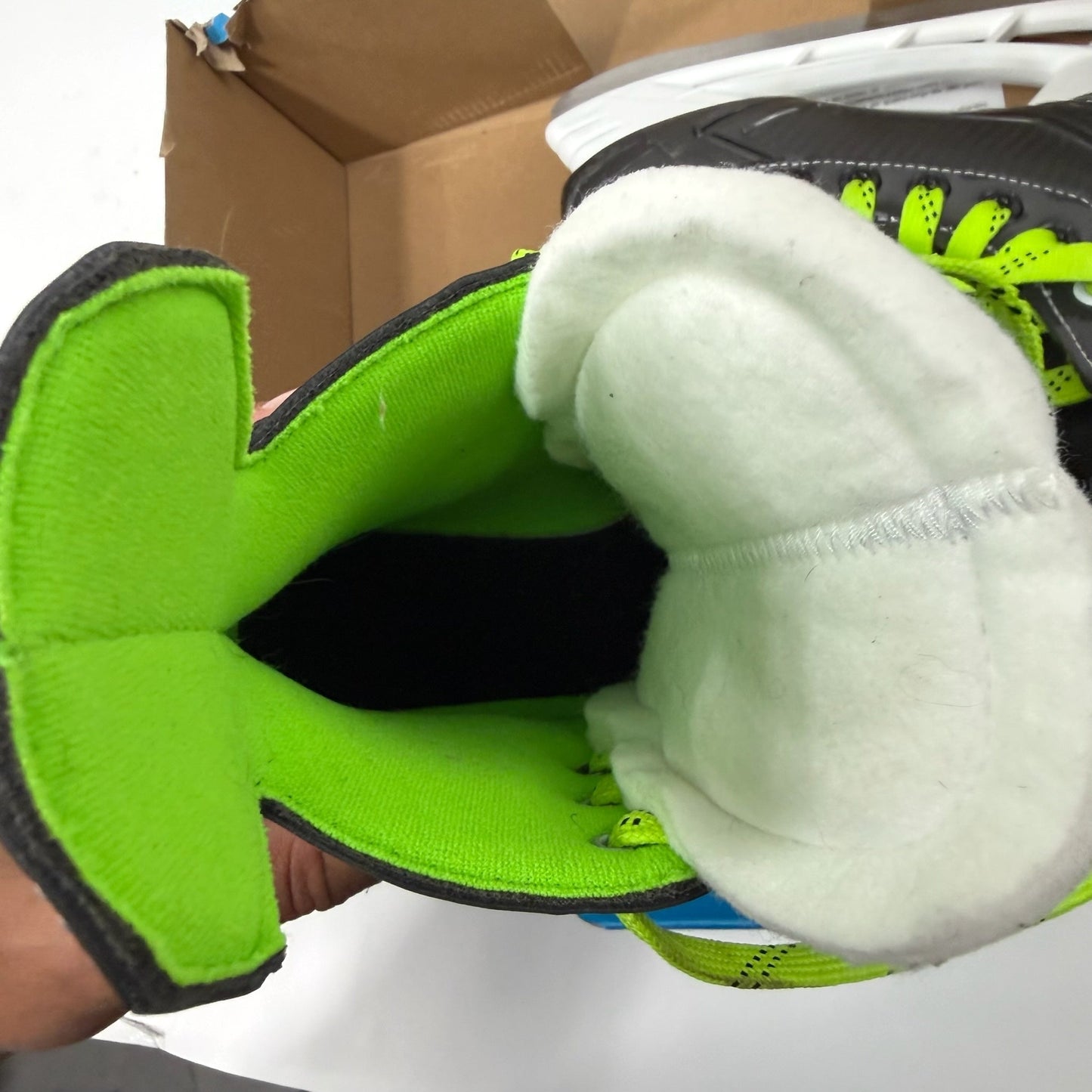 Used Once Bauer XLS Skates | Size 2 R | AB964