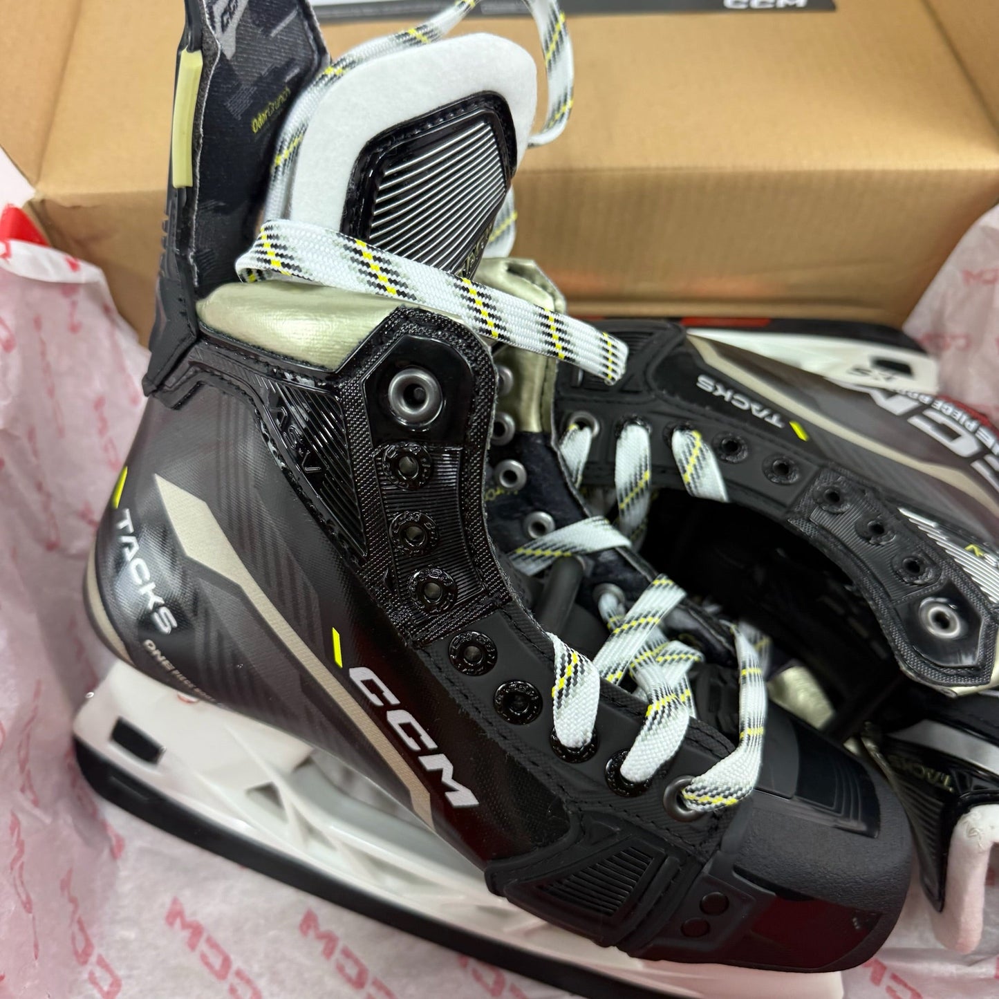 Brand New CCM Super Tacks AS-V Skates | Intermediate Size 5.5 Tapered - #F442 - Top Flight Hockey