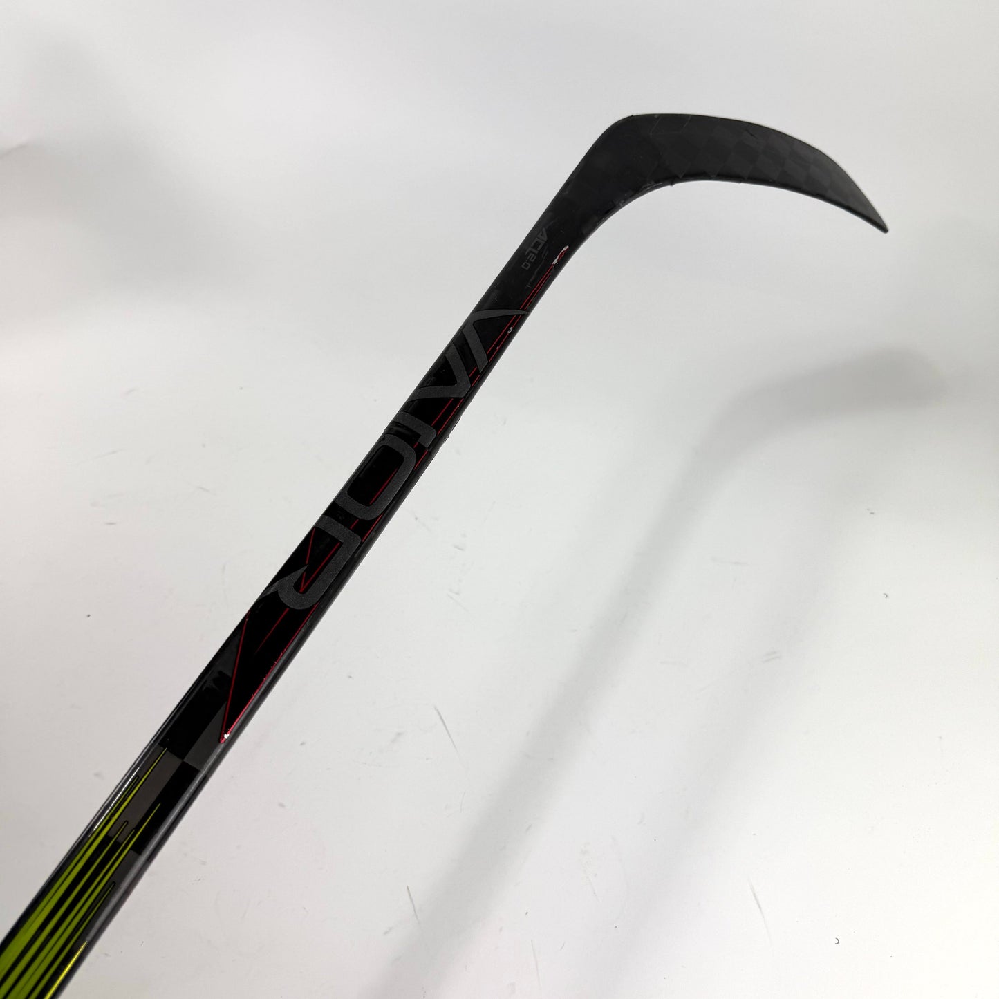 Repaired Left Bauer Vapor Hyperlite 2 | 77 Flex P28 Curve Grip | D16 - Top Flight Hockey