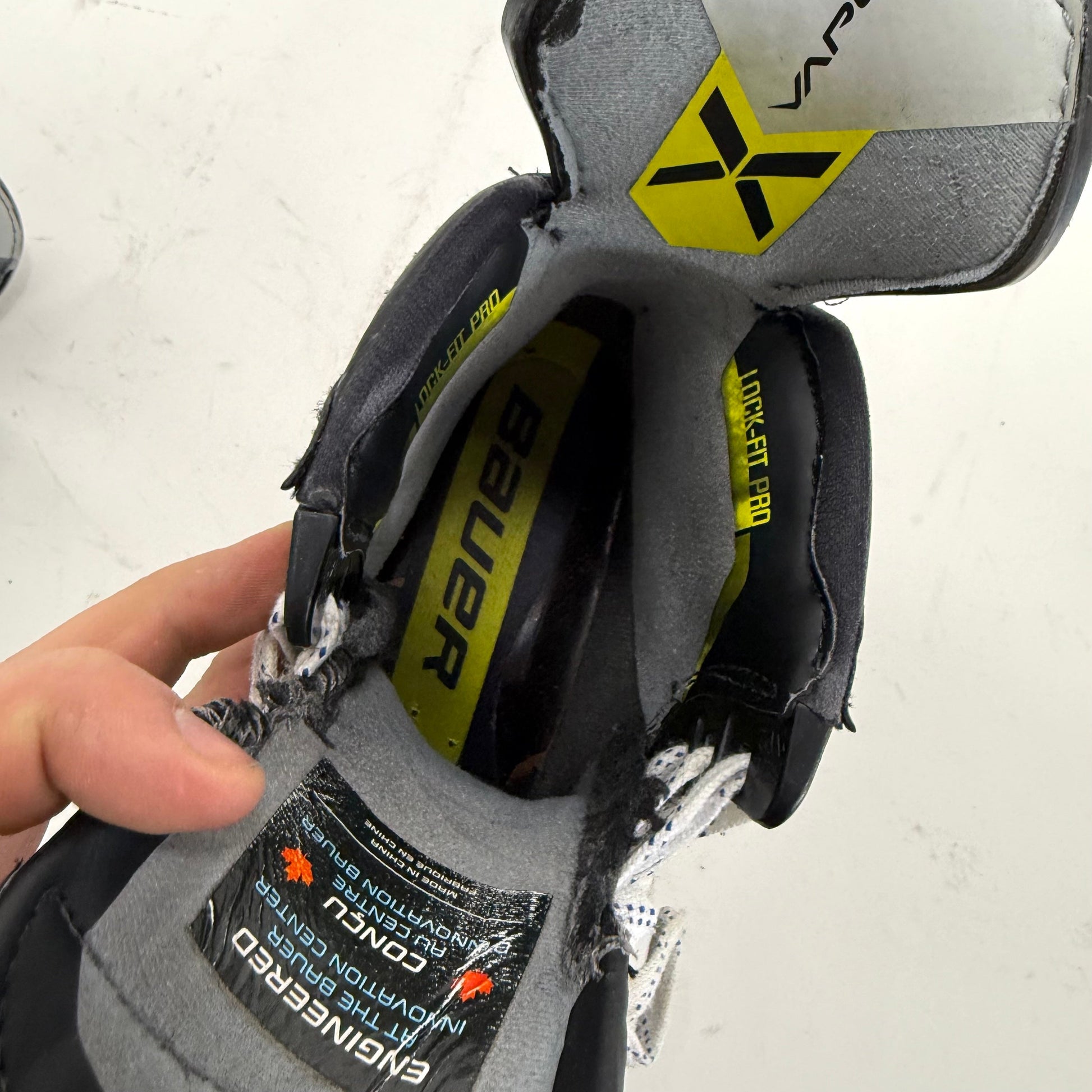 Used Black Bauer Vapor Hyperlite 2 Skates | Size 4.5 D | BH489 - Top Flight Hockey