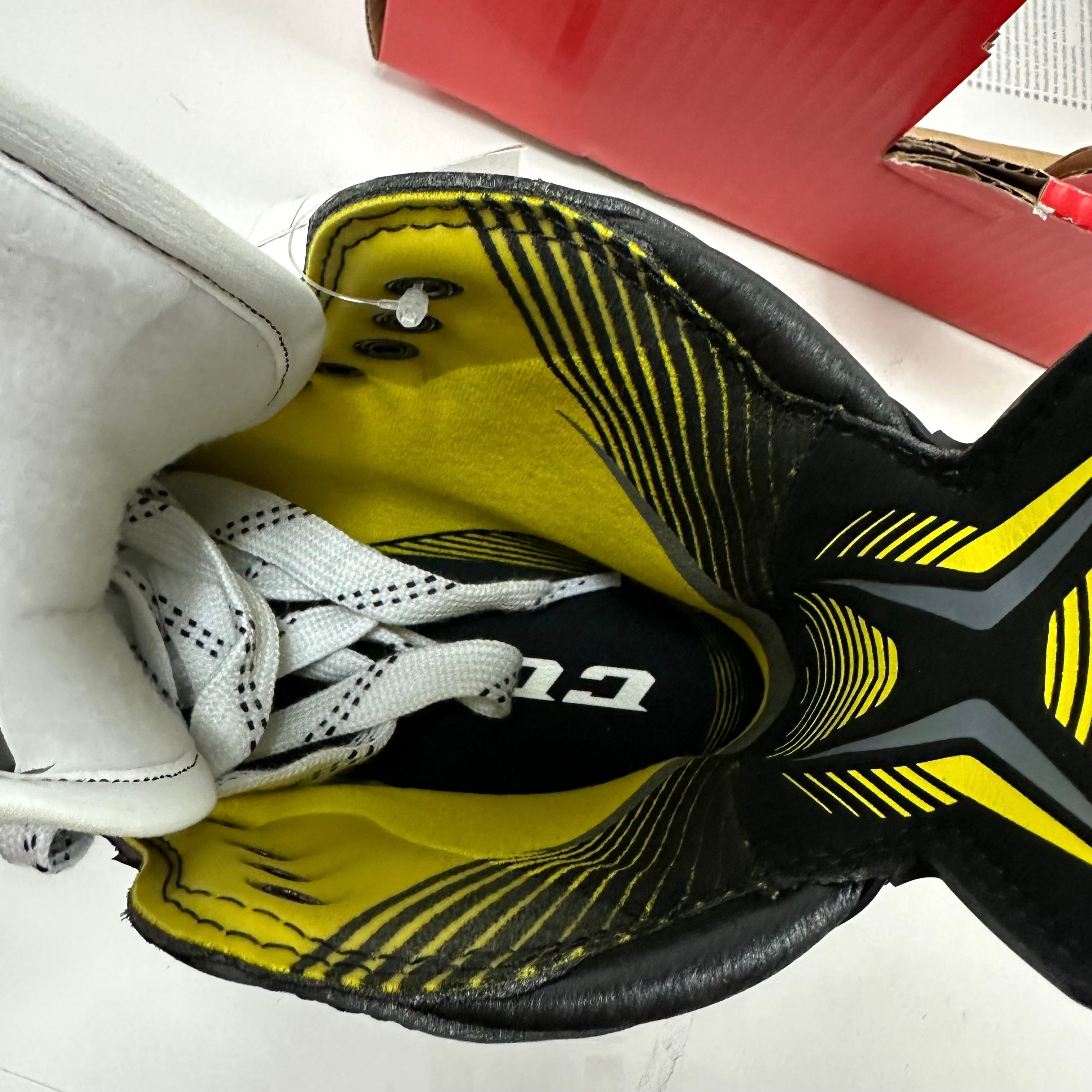 New CCM Super Tacks Skates | Size 8 D | M280