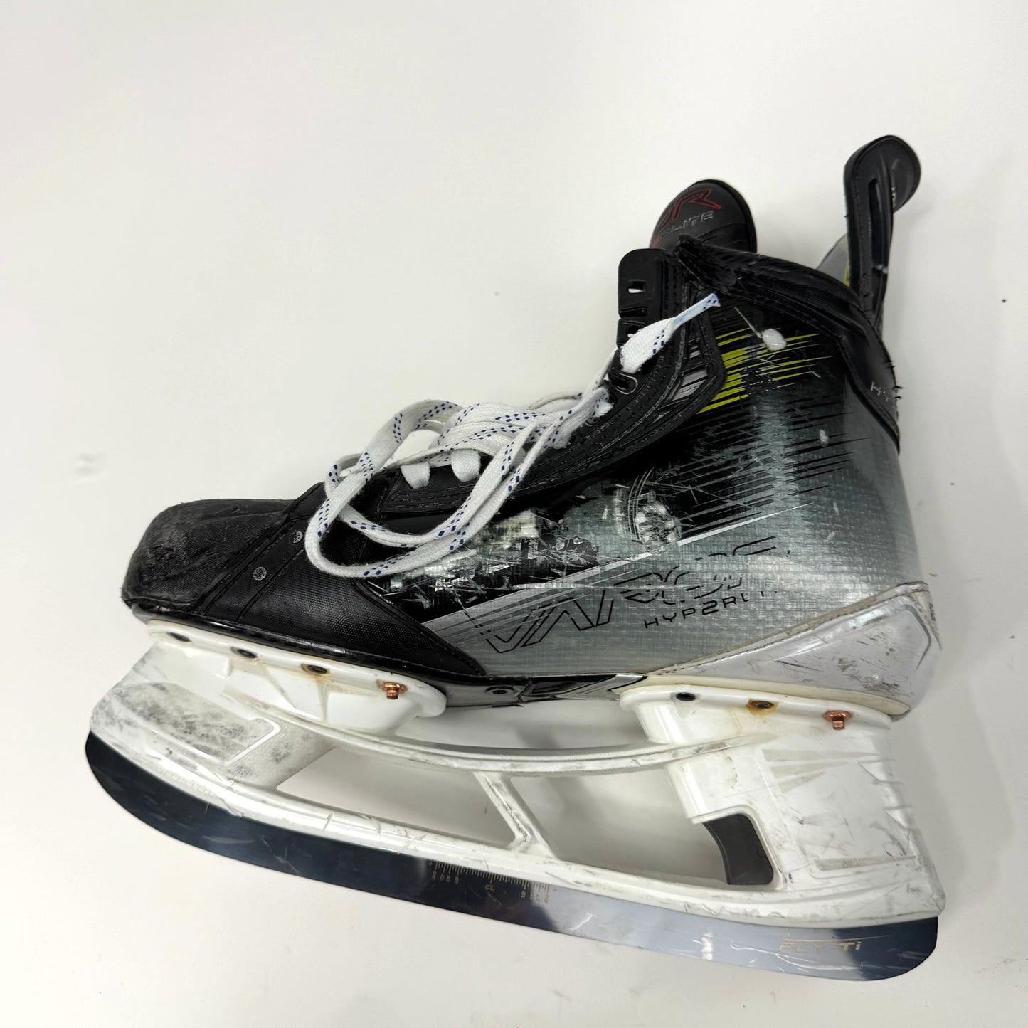 Used Bauer Vapor Hyperlite 2 Skates | Size 10.5 Fit 1 | AB791